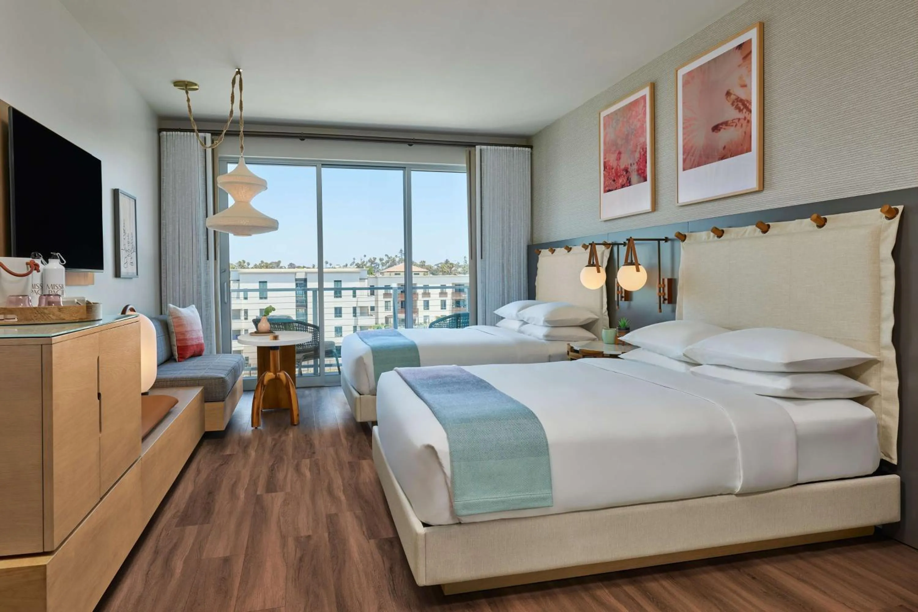 Bedroom, Bed in Mission Pacific Beach Resort, part of JdV by Hyatt