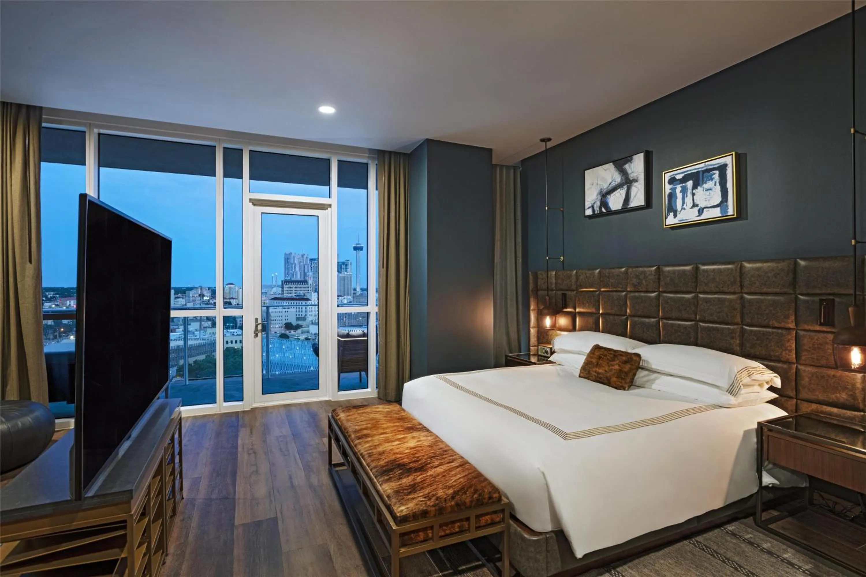 Photo of the whole room, Bed in Thompson San Antonio - Riverwalk, by Hyatt