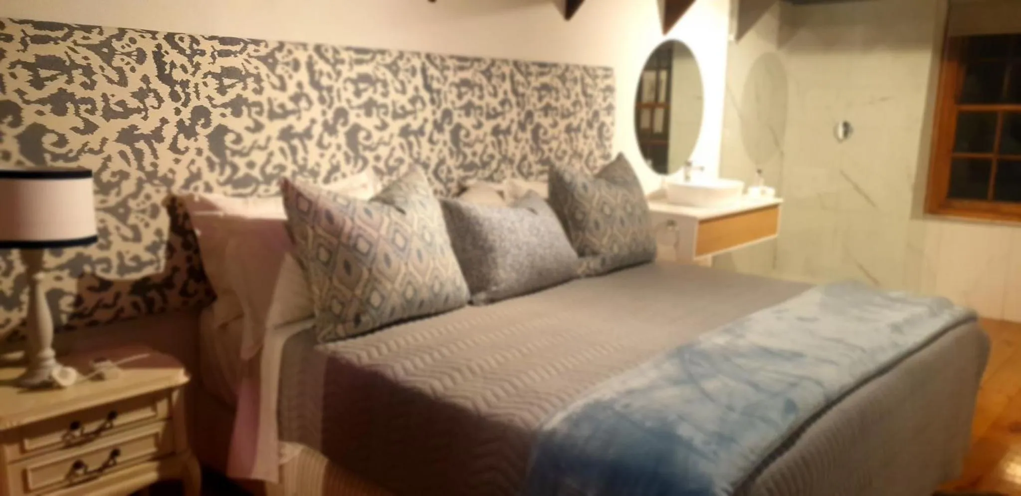 Bed in Avontuur Manor House and Wine Estate