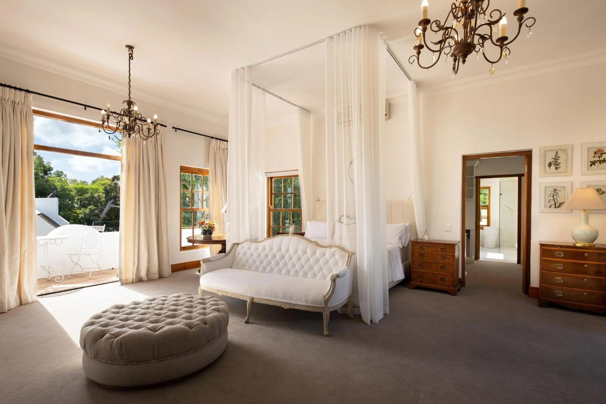 Bed in Avontuur Manor House and Wine Estate