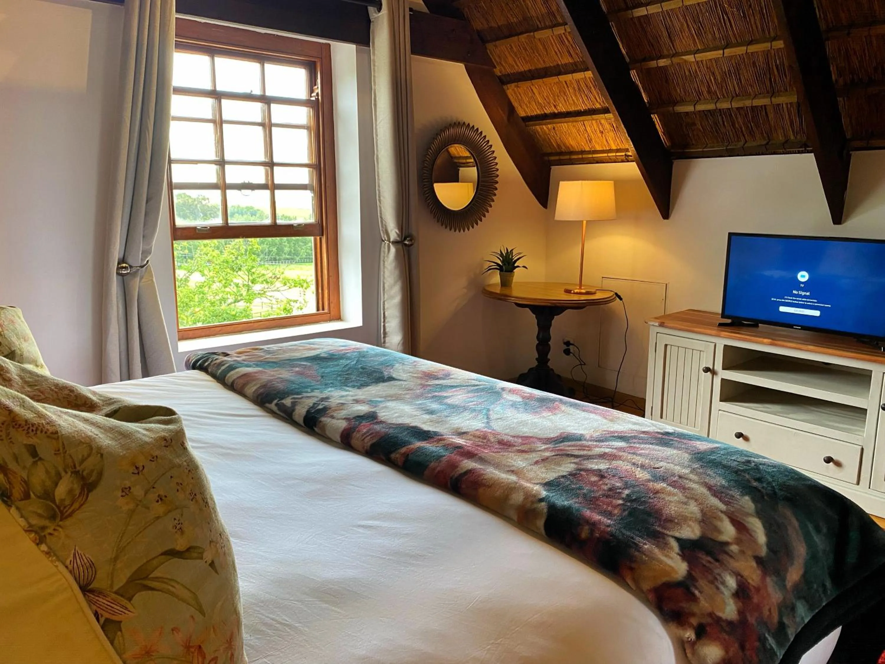 Bed in Avontuur Manor House and Wine Estate