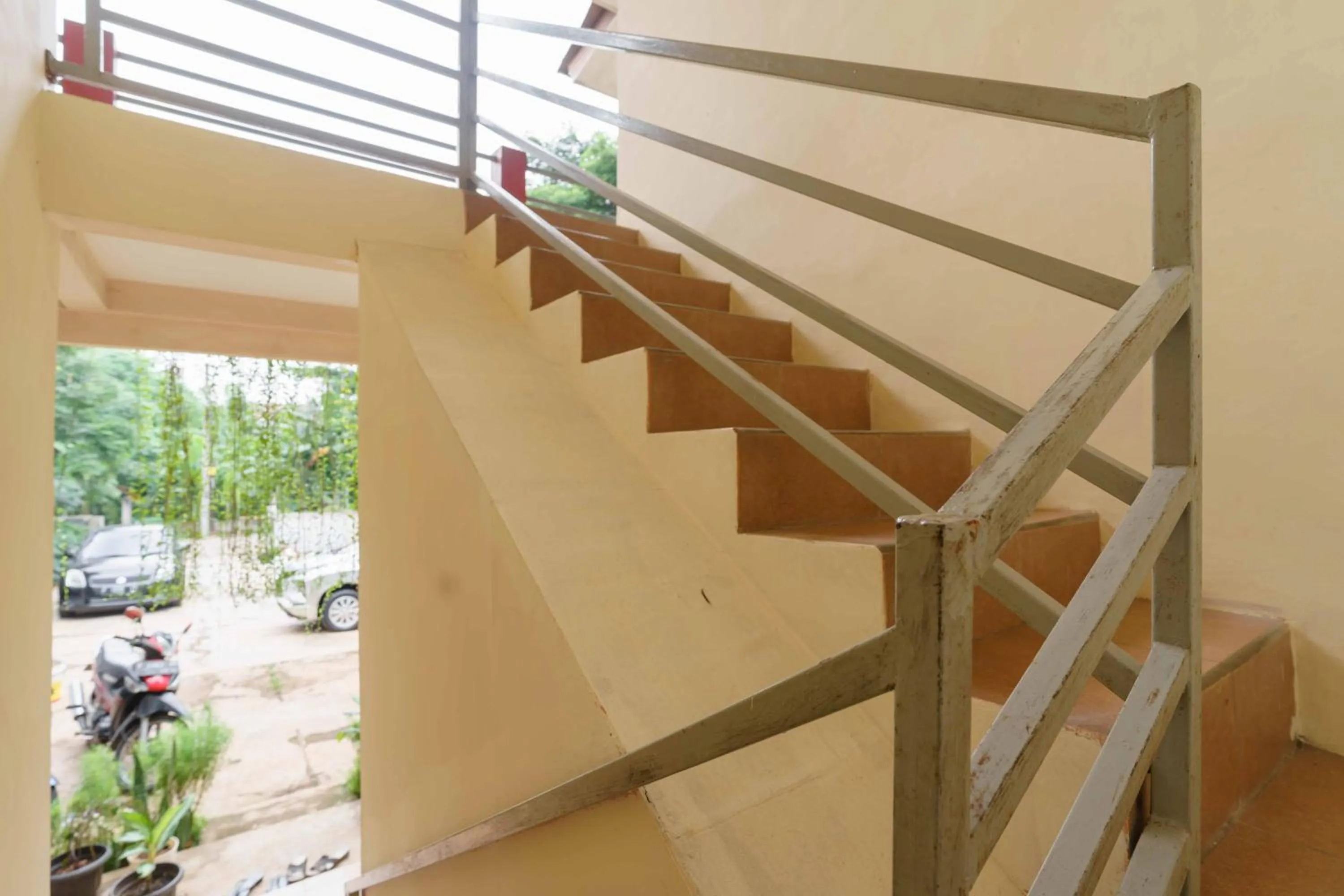 Facade/entrance in Madinah House Syariah Mitra RedDoorz