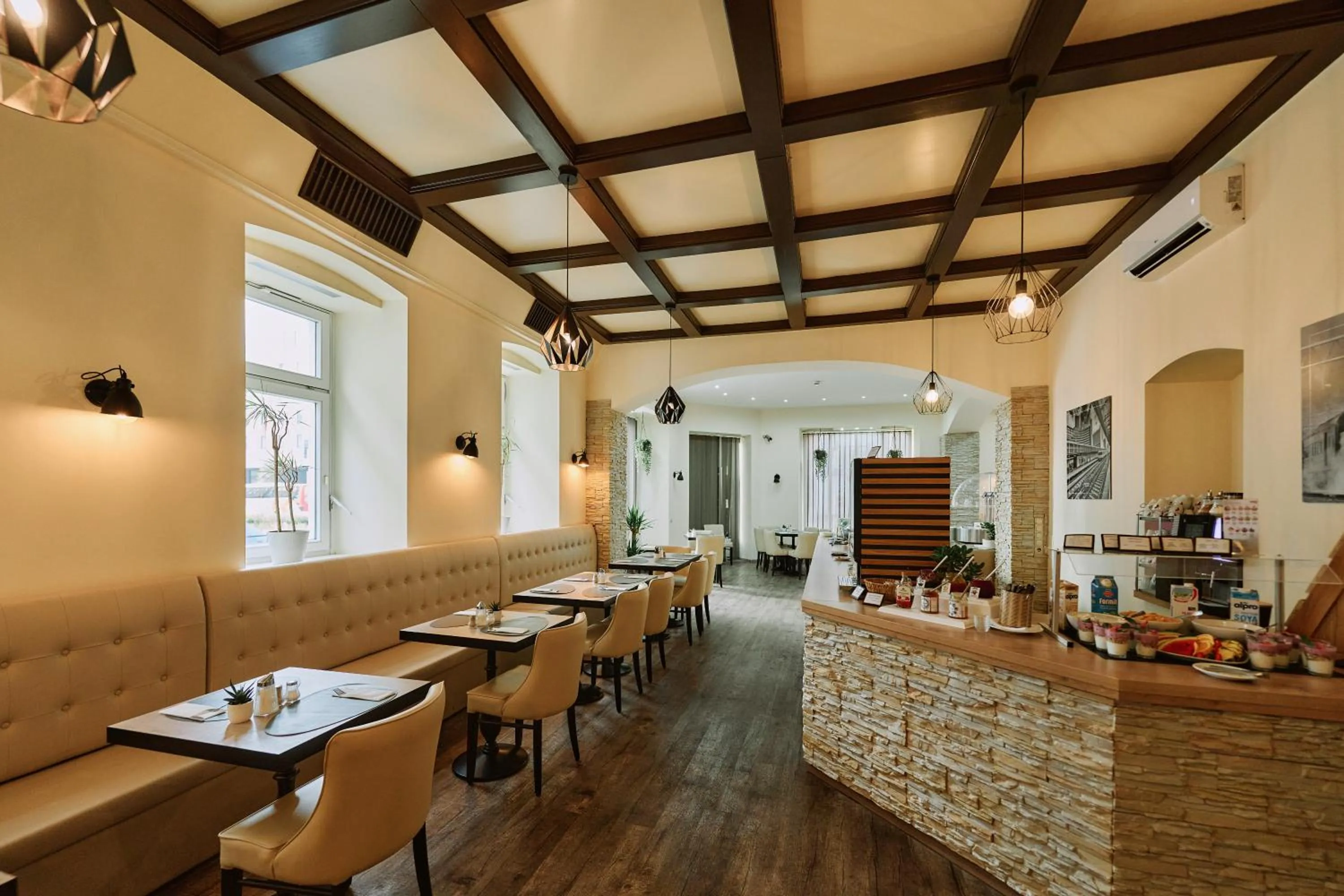 Restaurant/places to eat in Hotel Westbahn