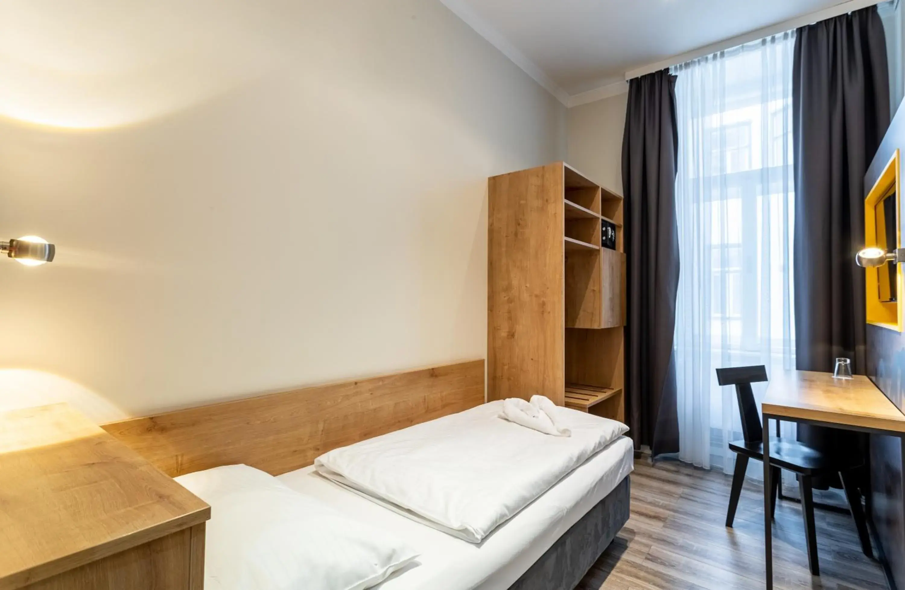 Photo of the whole room, Bed in Hotel Westbahn Photo of the whole room, Bed in Hotel Westbahn