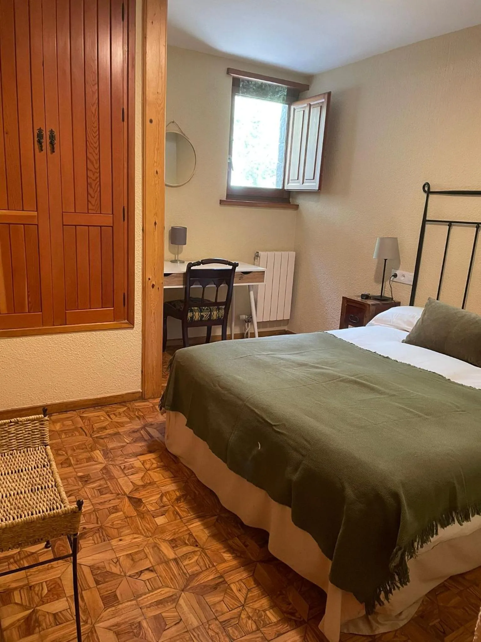 Bedroom, Bed in Hotel Vallibierna