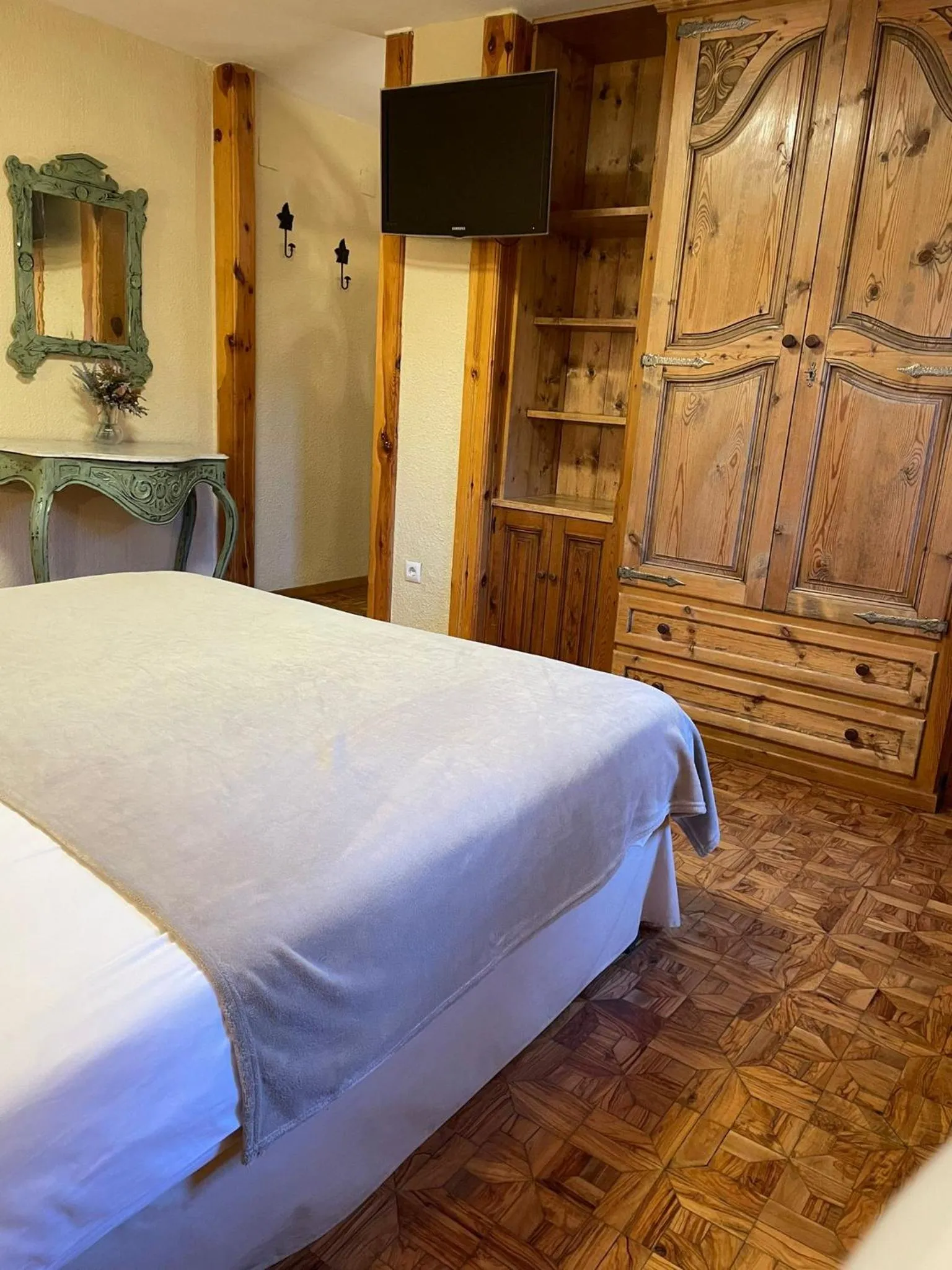 Other, Bed in Hotel Vallibierna