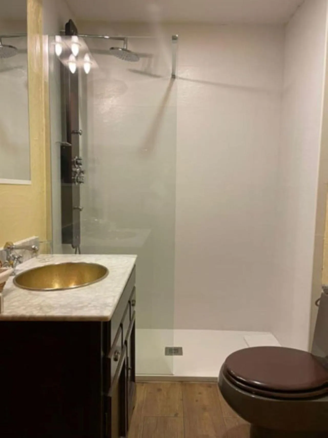 Bathroom in Hotel Vallibierna