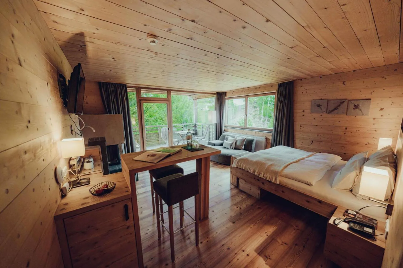 Bed in Holzhotel Forsthofalm