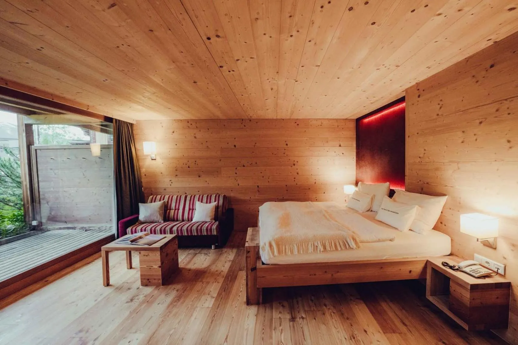 Bed in Holzhotel Forsthofalm