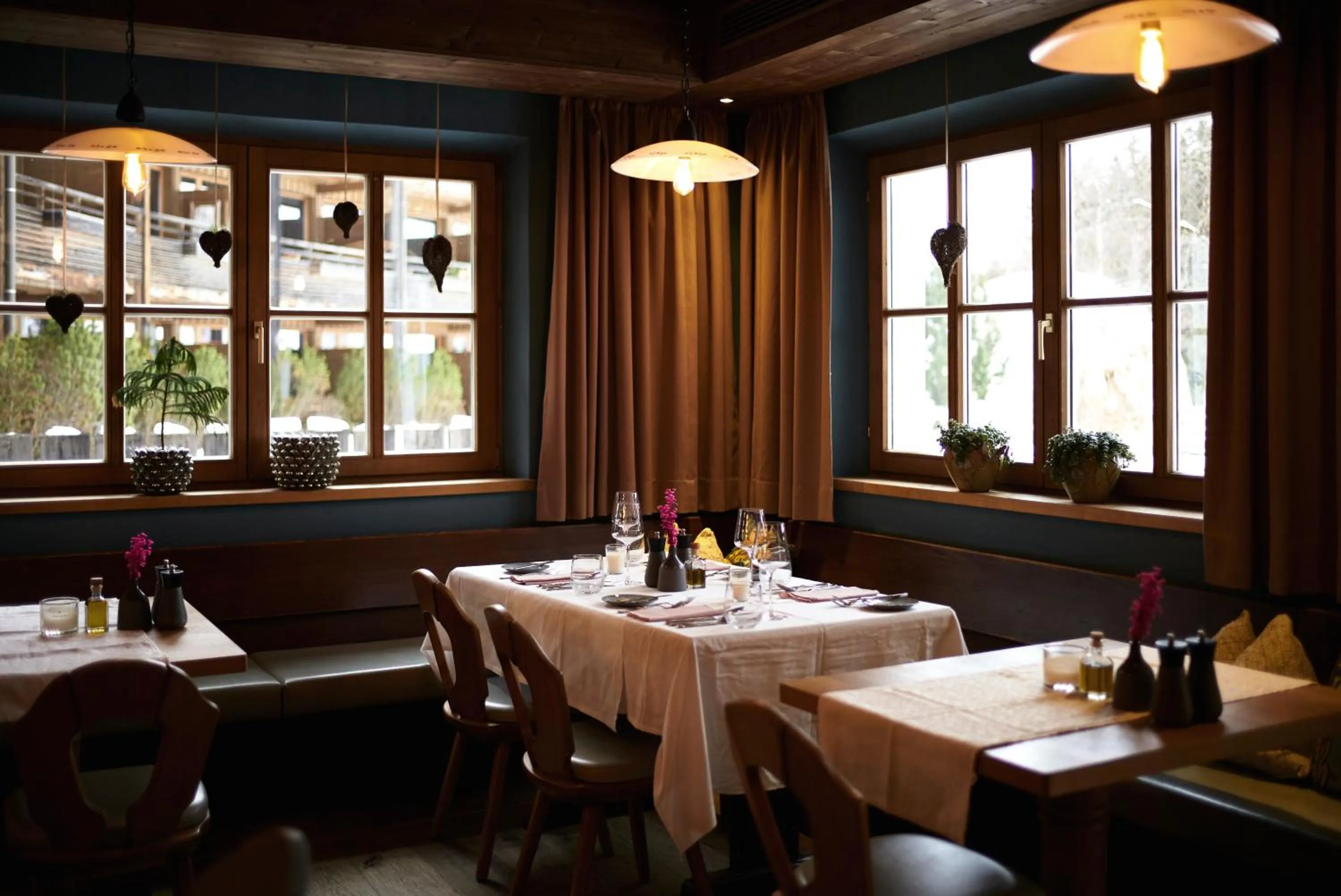 Restaurant/places to eat in Holzhotel Forsthofalm