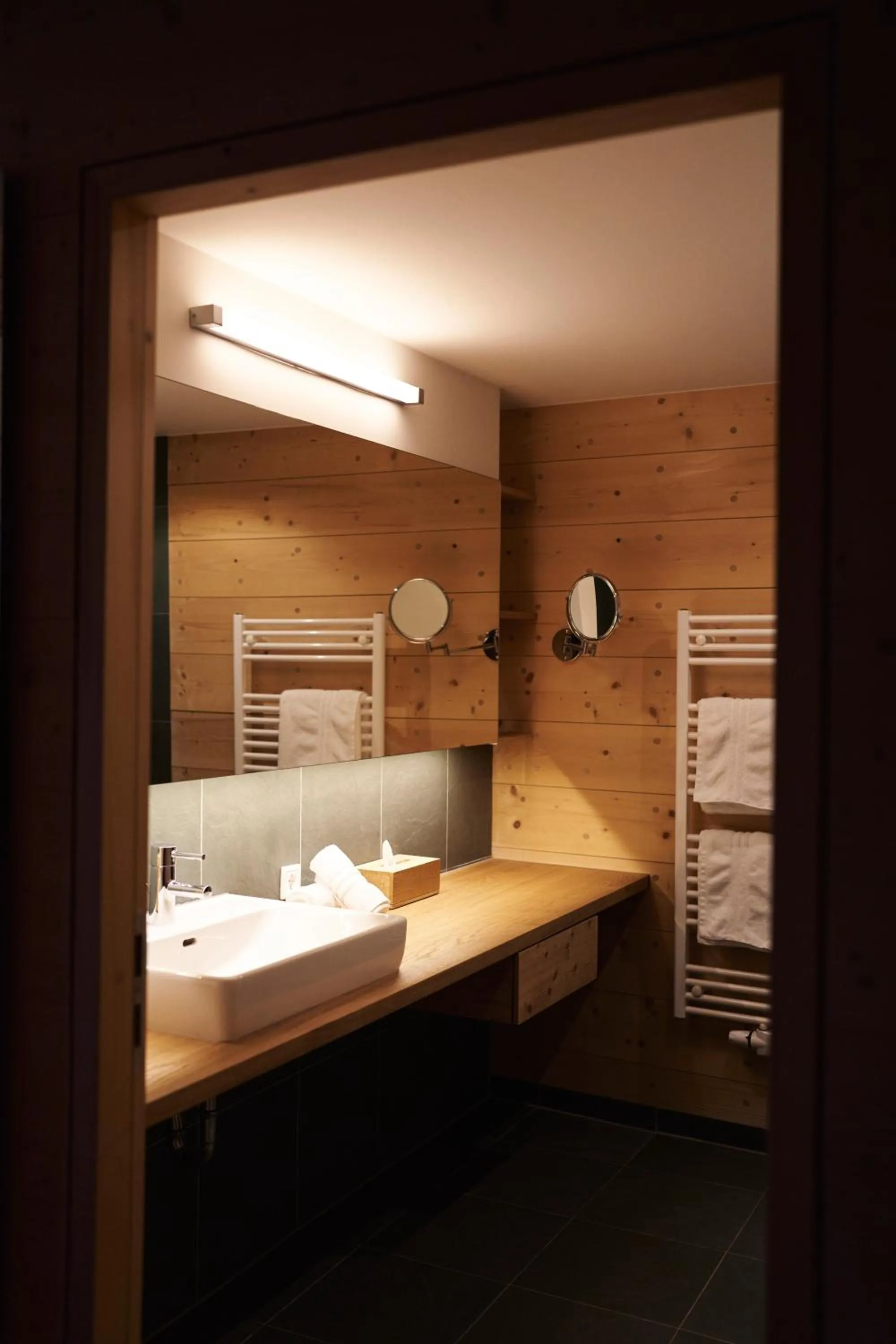 Bathroom in Holzhotel Forsthofalm