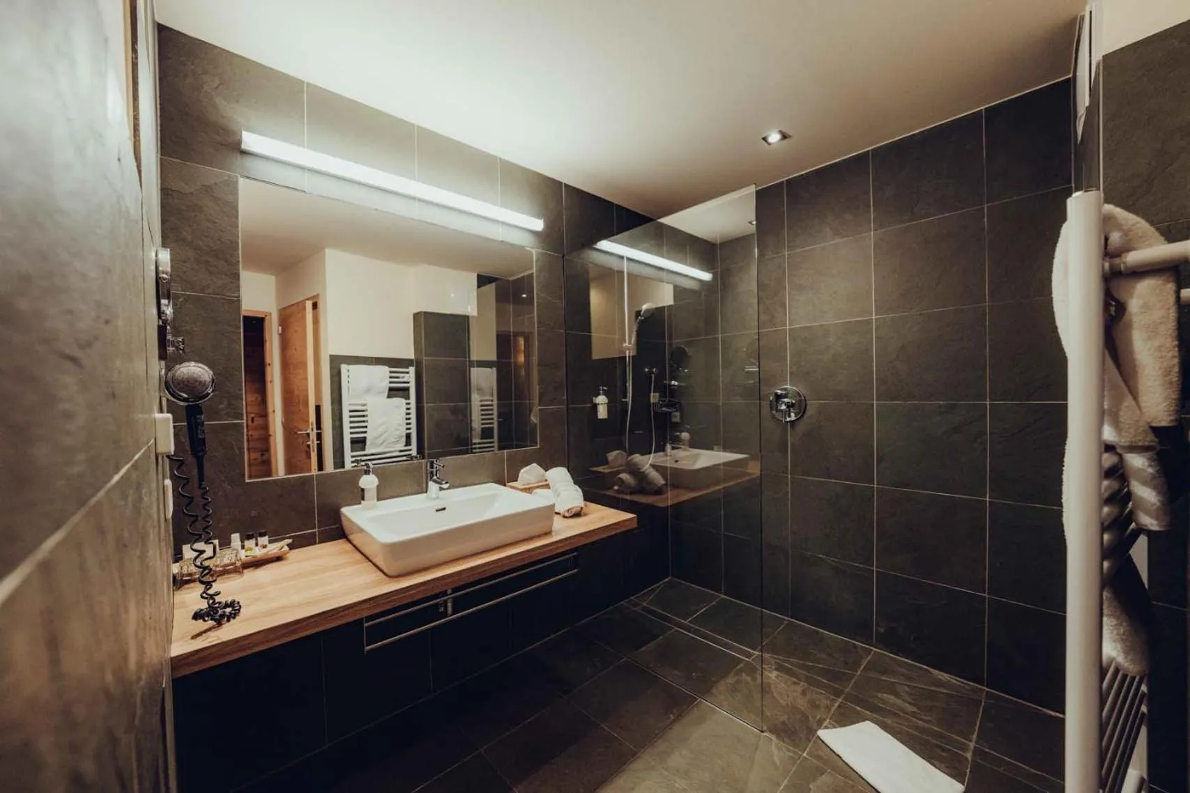 Bathroom in Holzhotel Forsthofalm