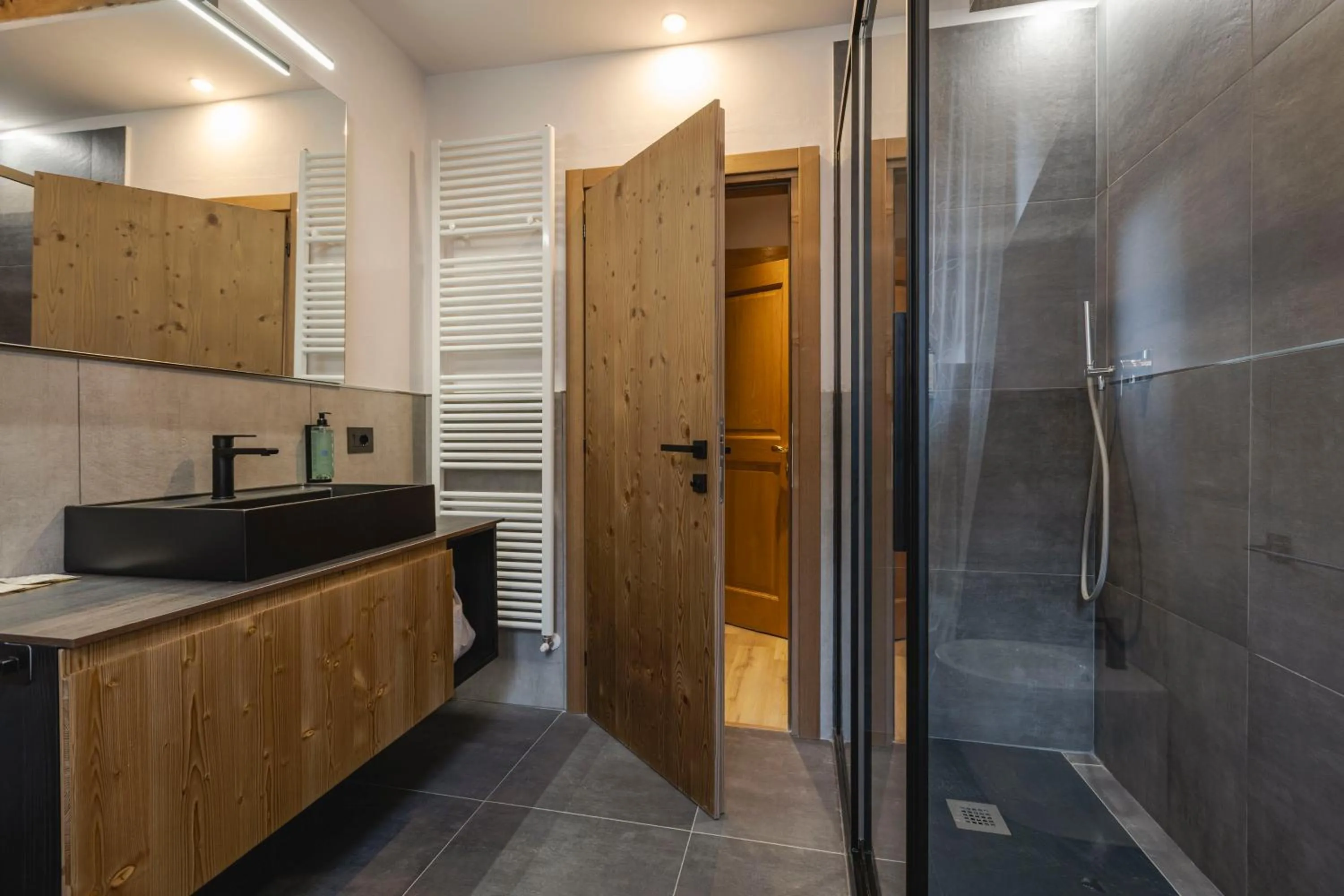 Shower in Granduca Mountain Wellness Apartments Campigna