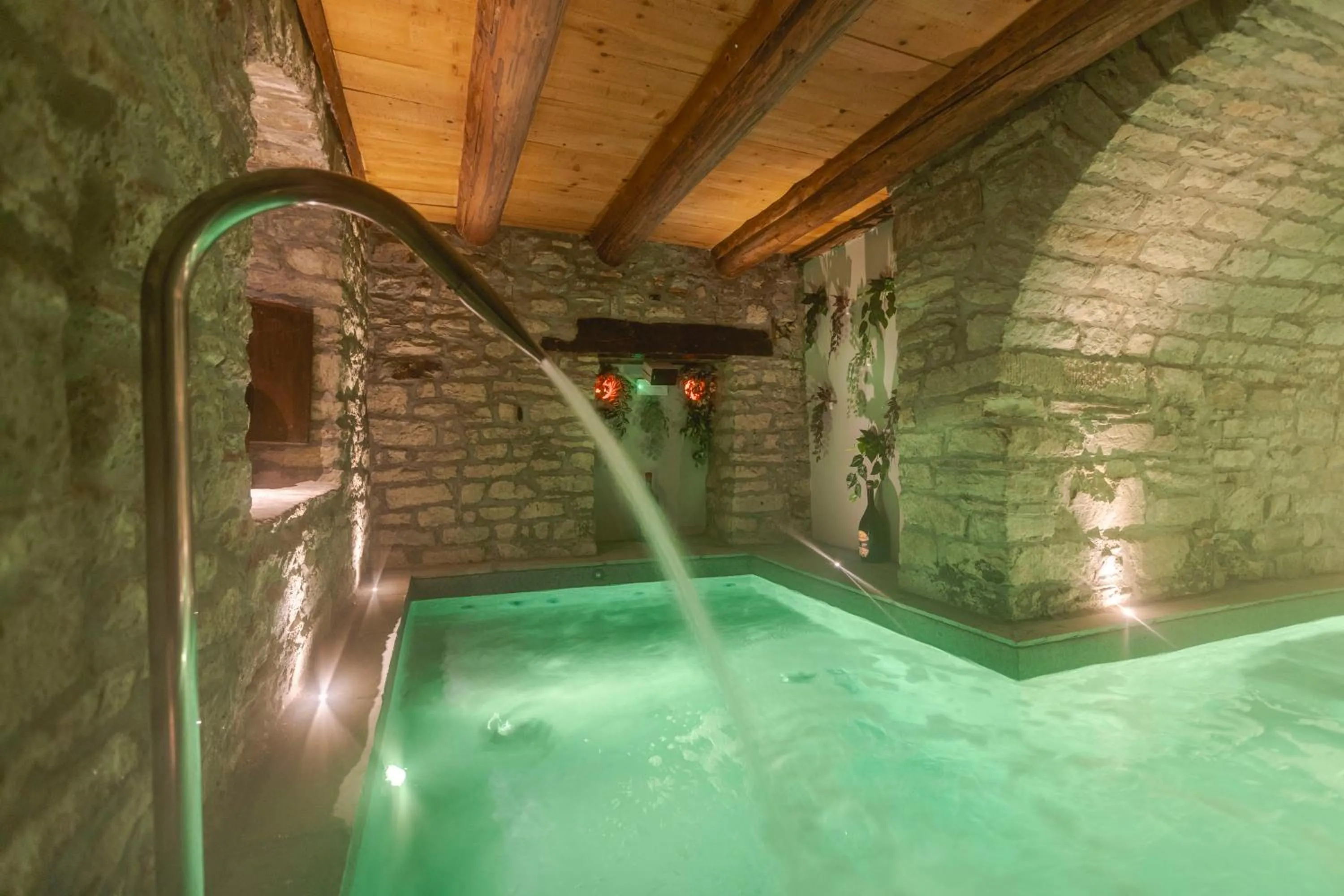 Hot Tub in Granduca Mountain Wellness Apartments Campigna