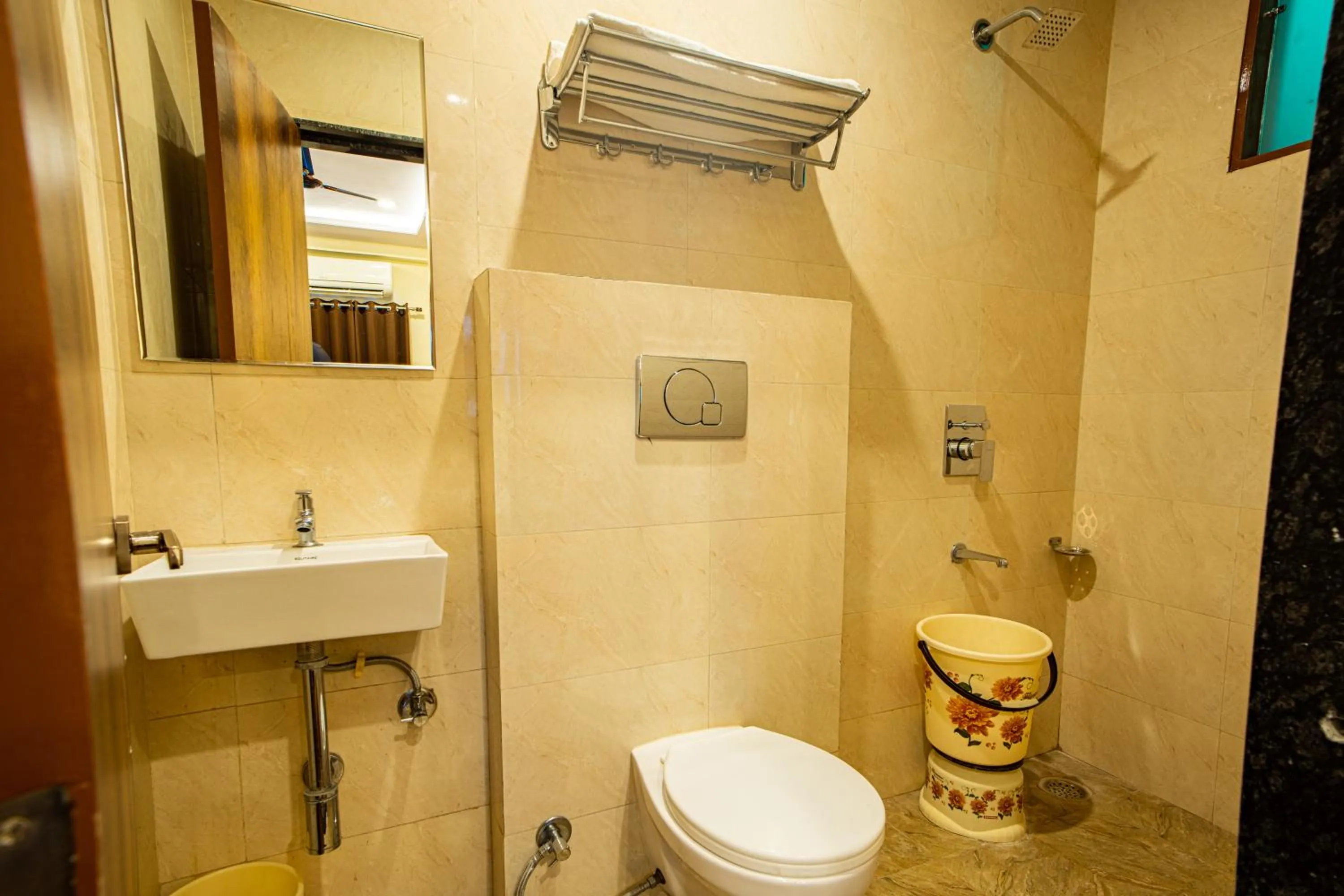 Bathroom in Hotel Khajanchi