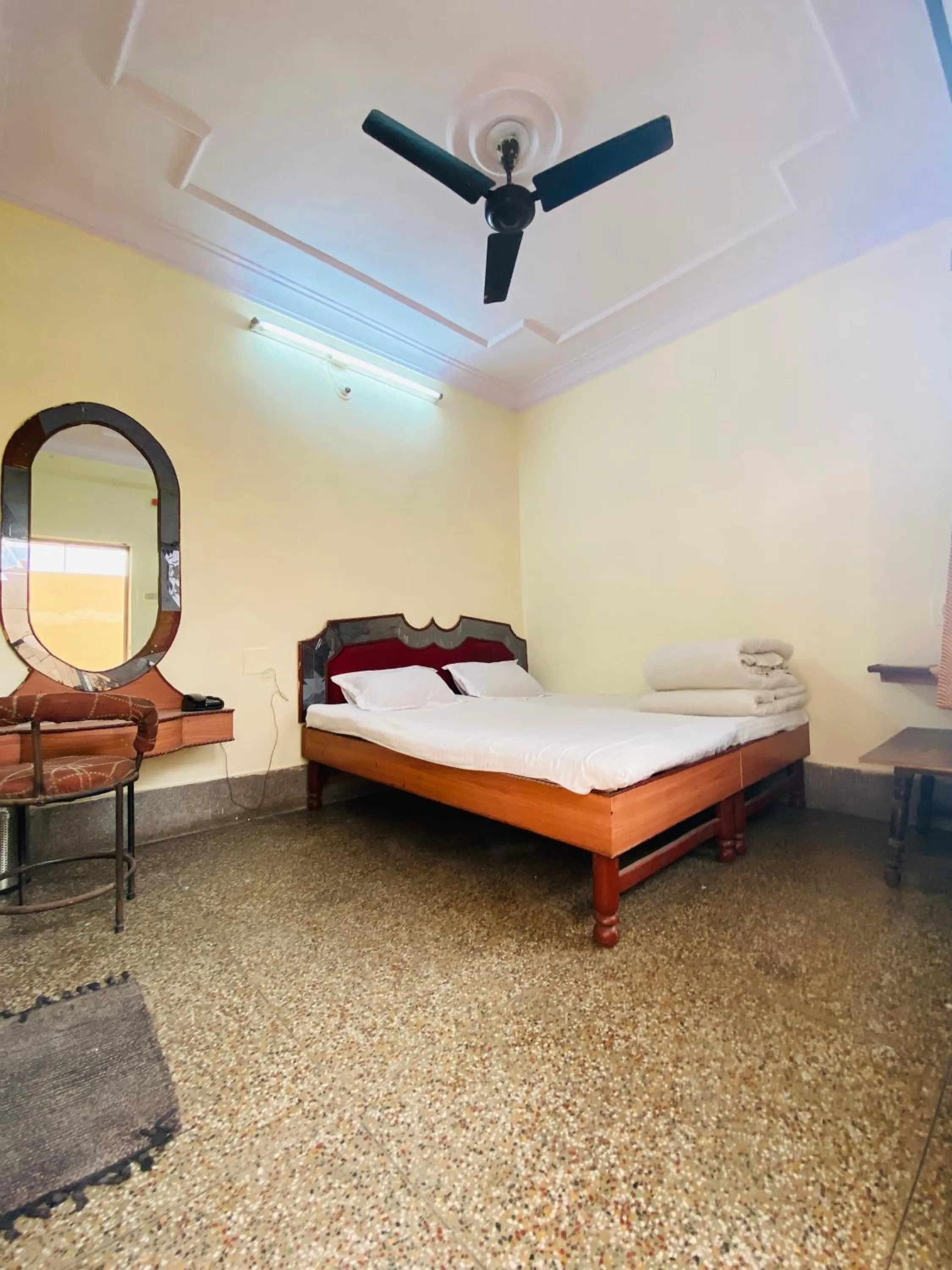 Bedroom, Bed in Hotel Khajanchi