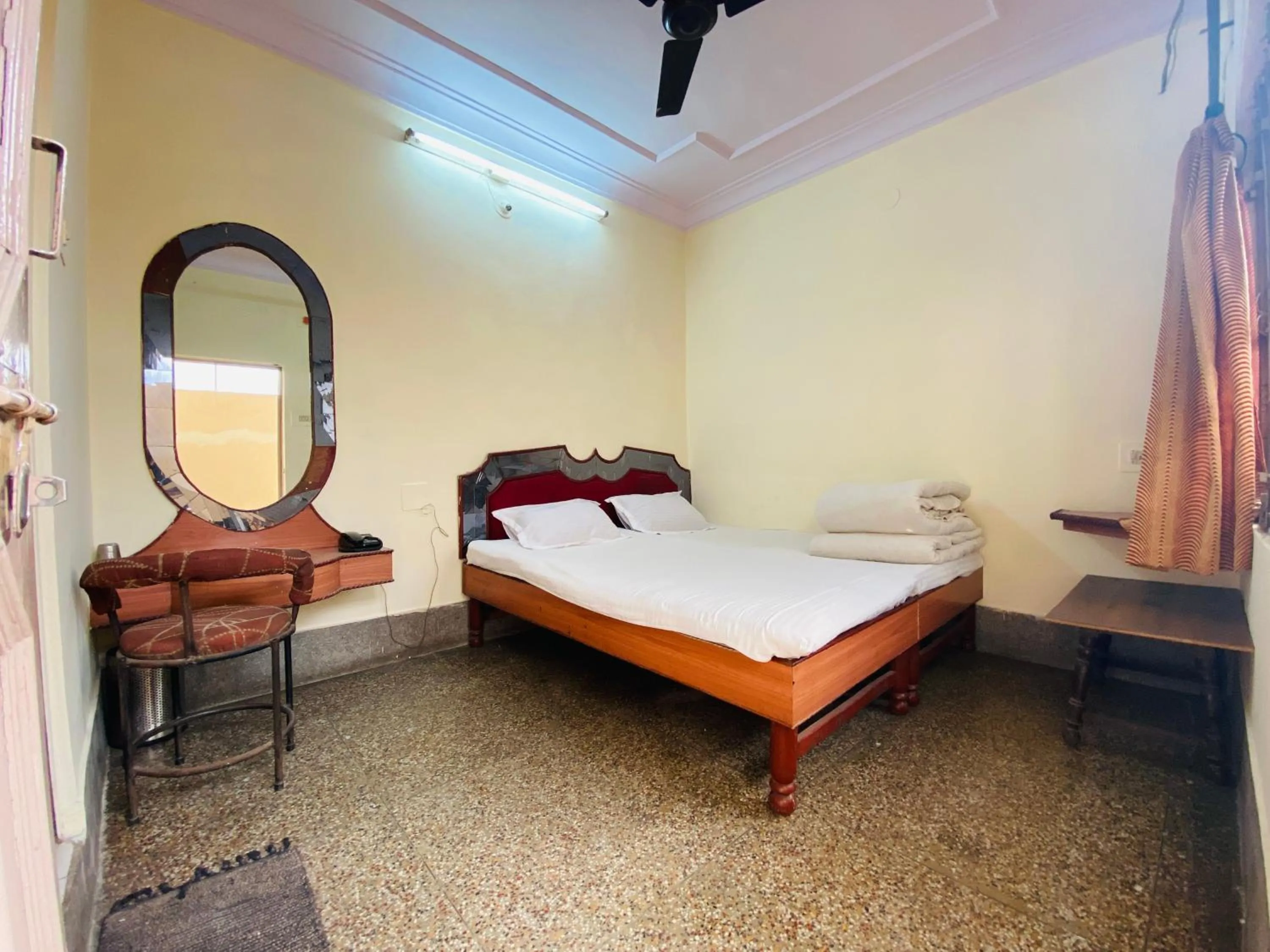 Bed in Hotel Khajanchi