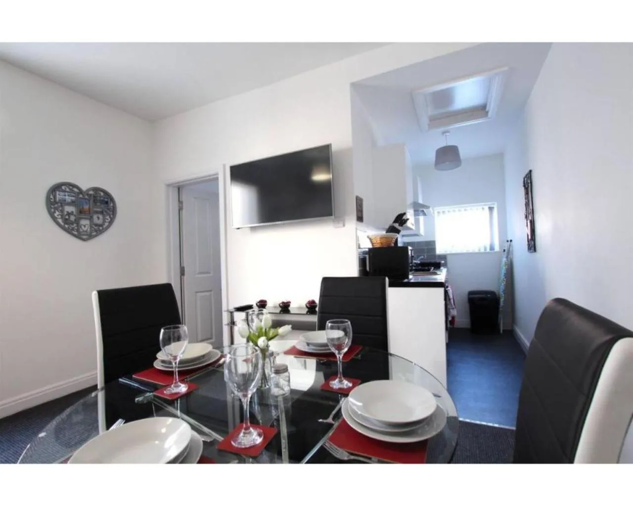 Dining area in Coast Accommodation Station Road Apartments