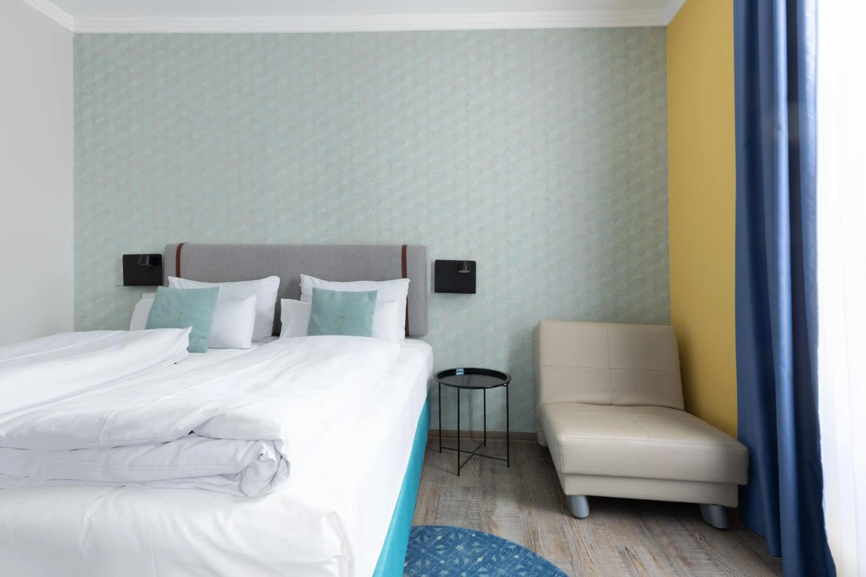 Photo of the whole room, Bed in Yggotel Mejse