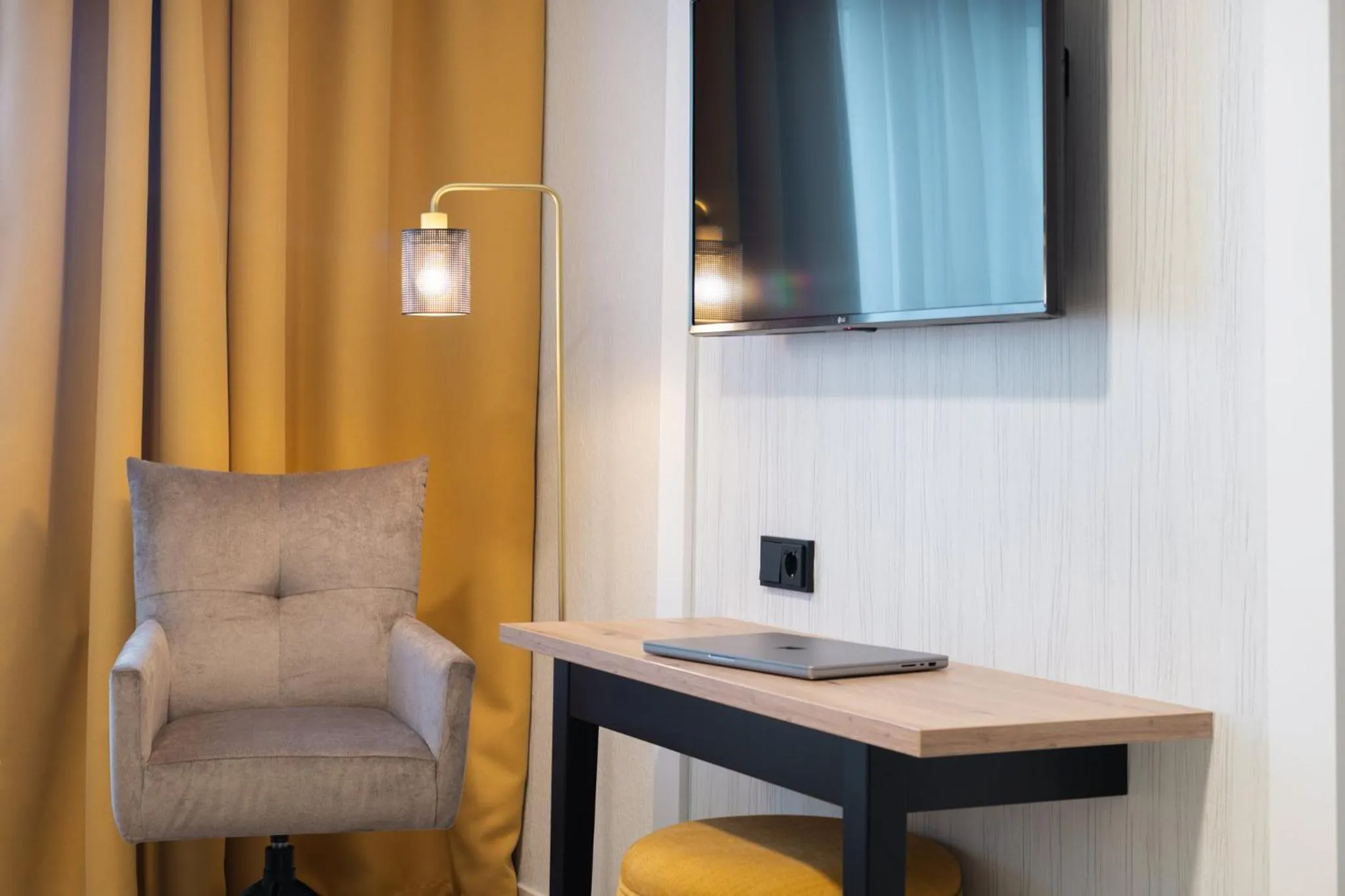 Photo of the whole room in Garner Hotel Vienna by IHG