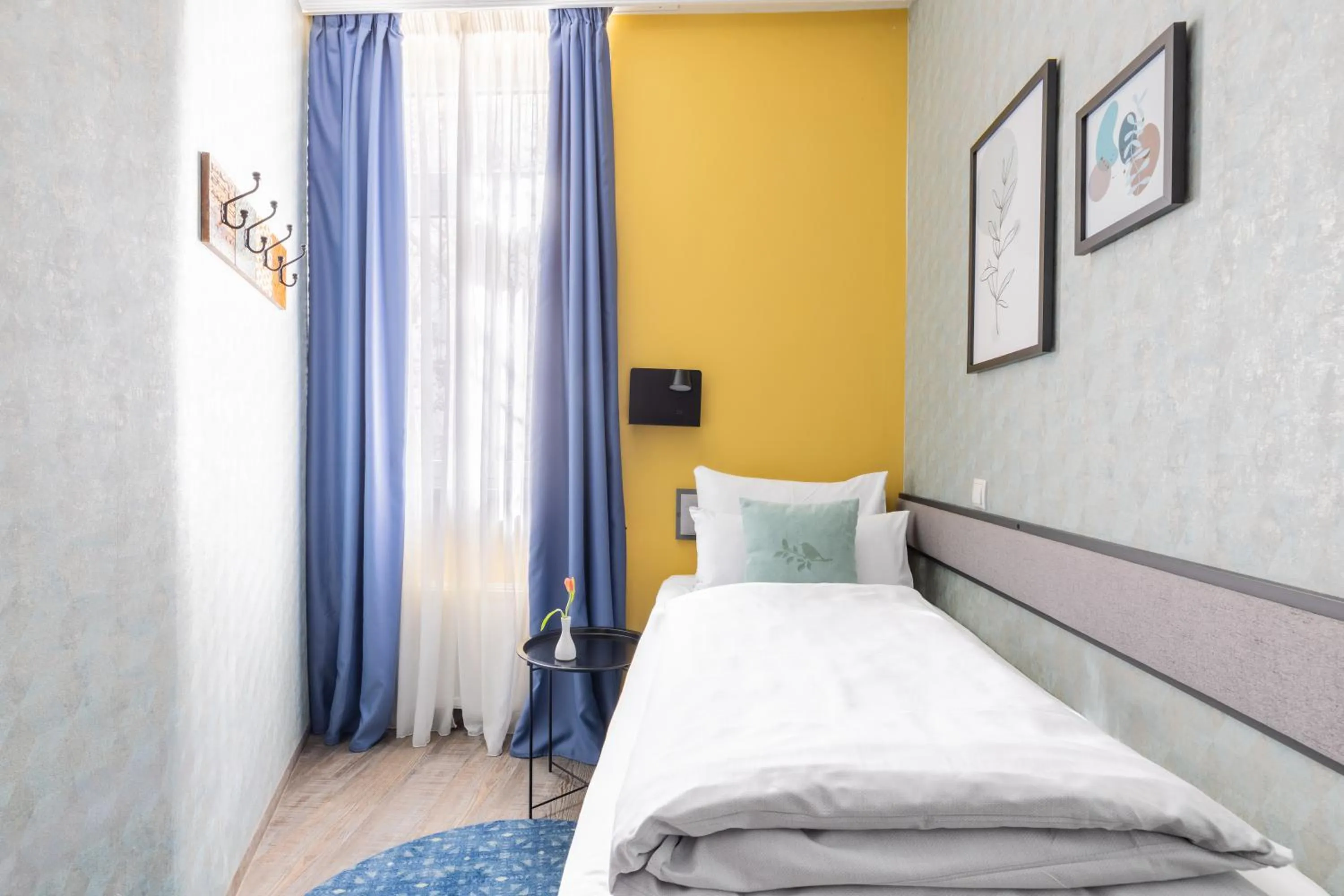 Bed in Garner Hotel Vienna by IHG