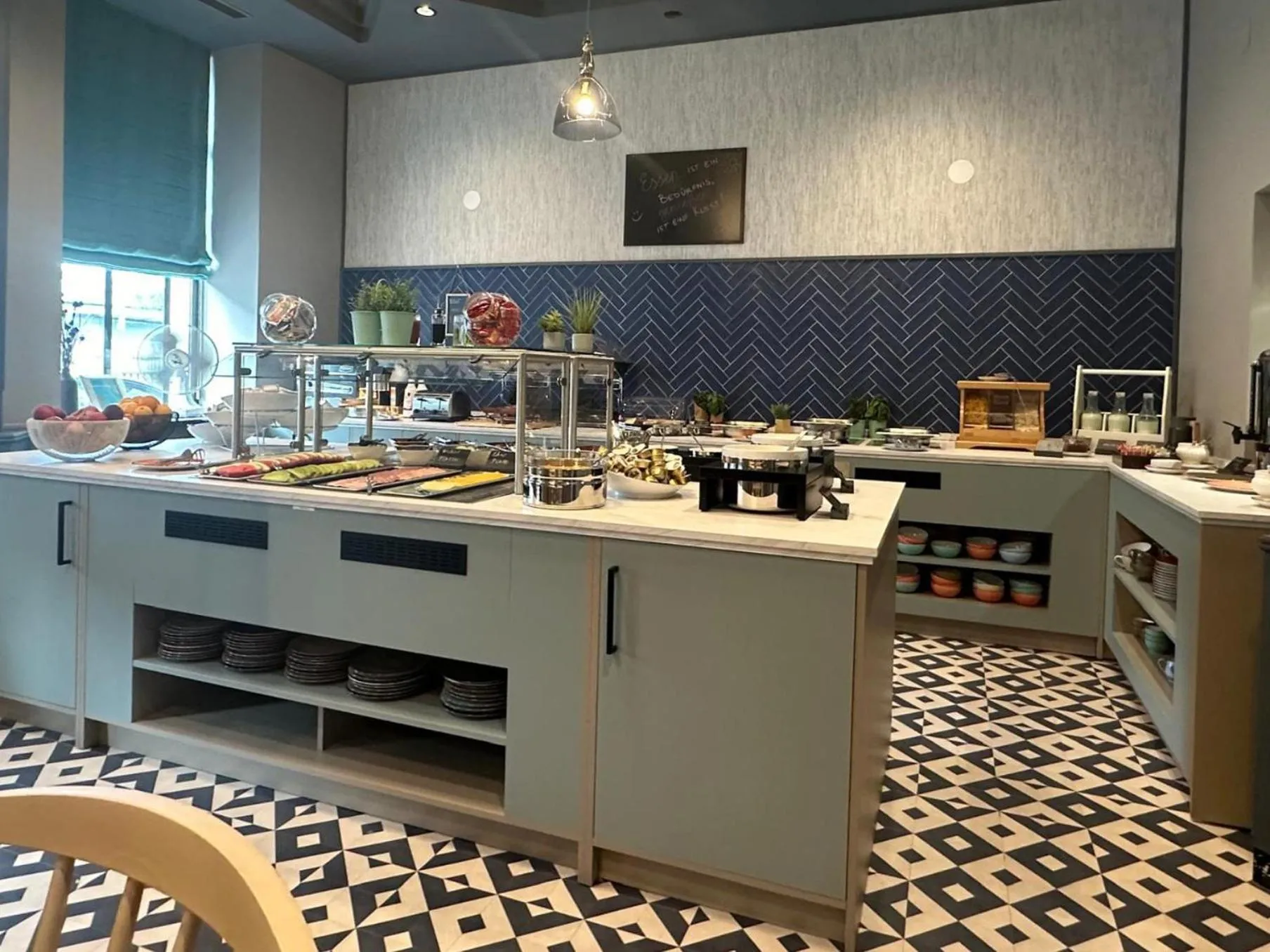 Restaurant/places to eat in Garner Hotel Vienna by IHG