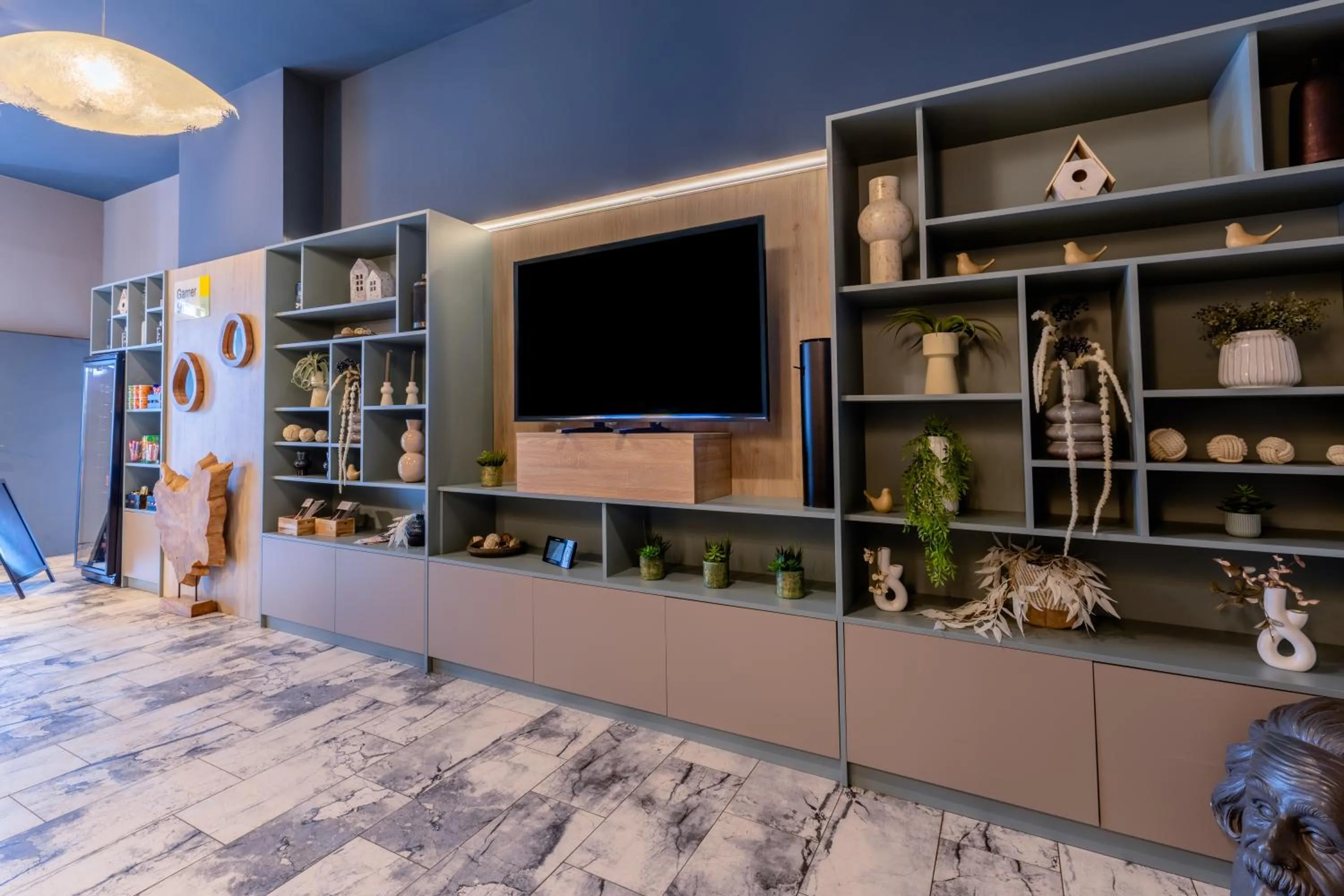 TV and multimedia in Garner Hotel Vienna by IHG