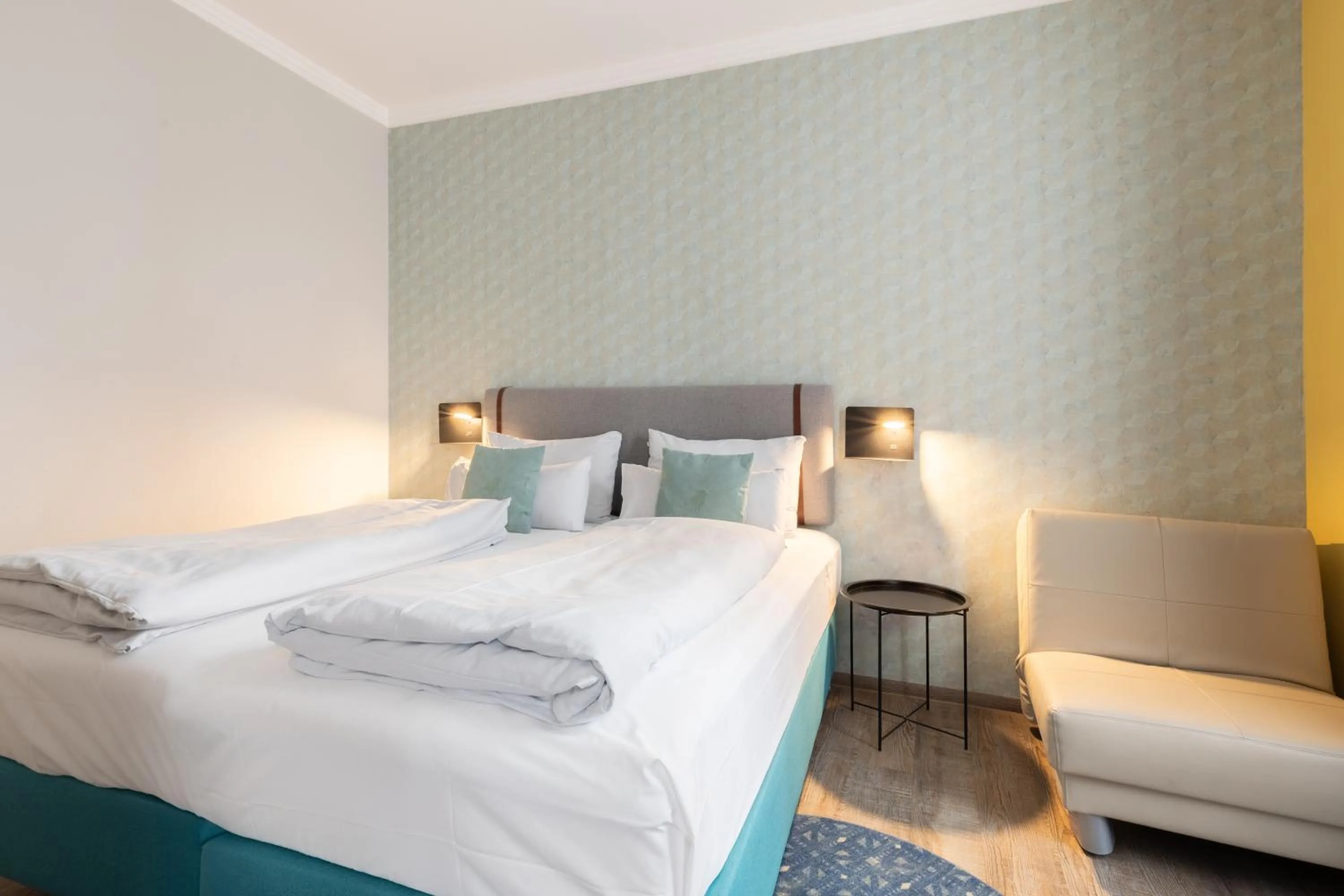 Photo of the whole room, Bed in Yggotel Mejse