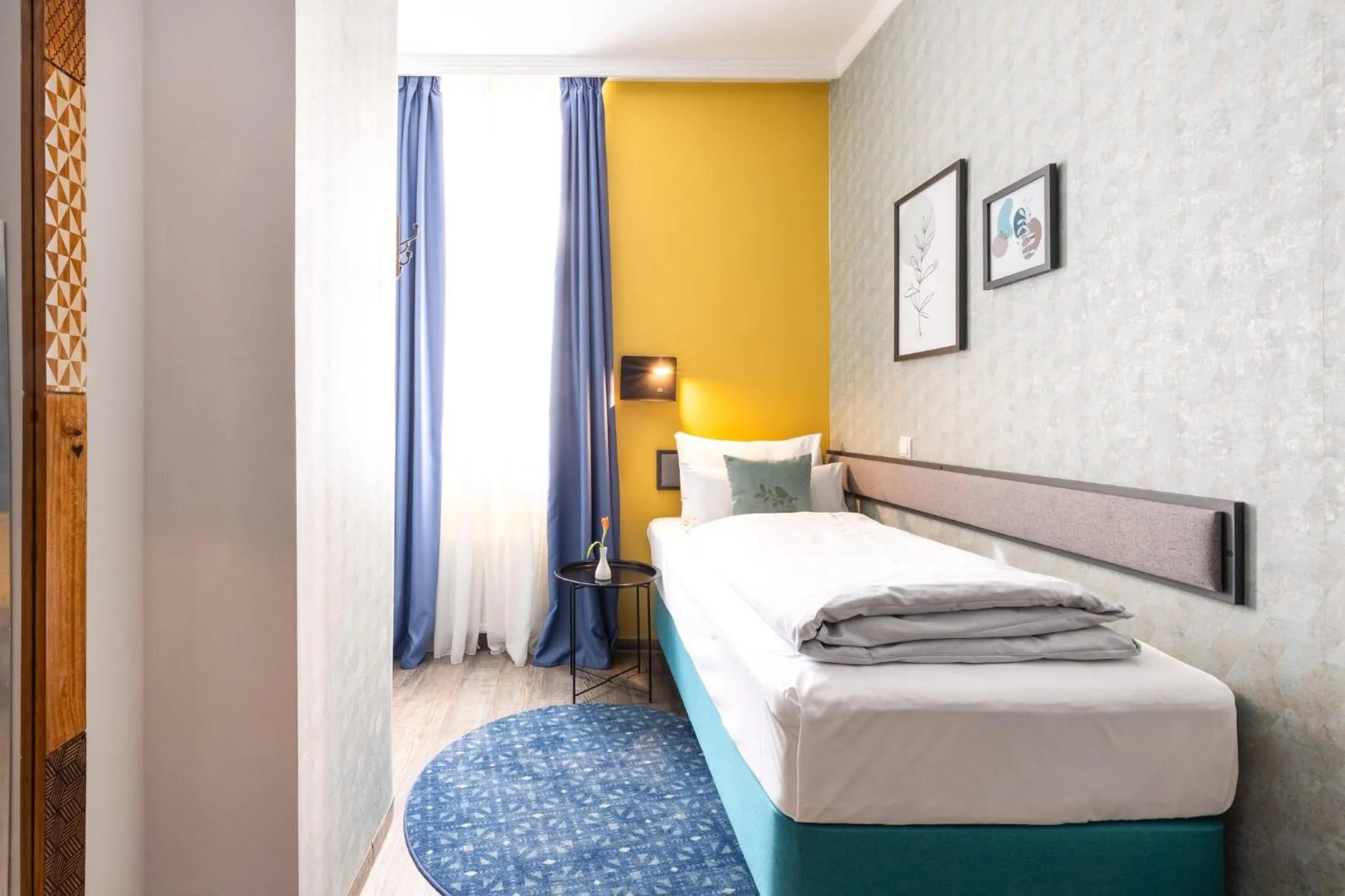 Photo of the whole room, Bed in Garner Hotel Vienna by IHG