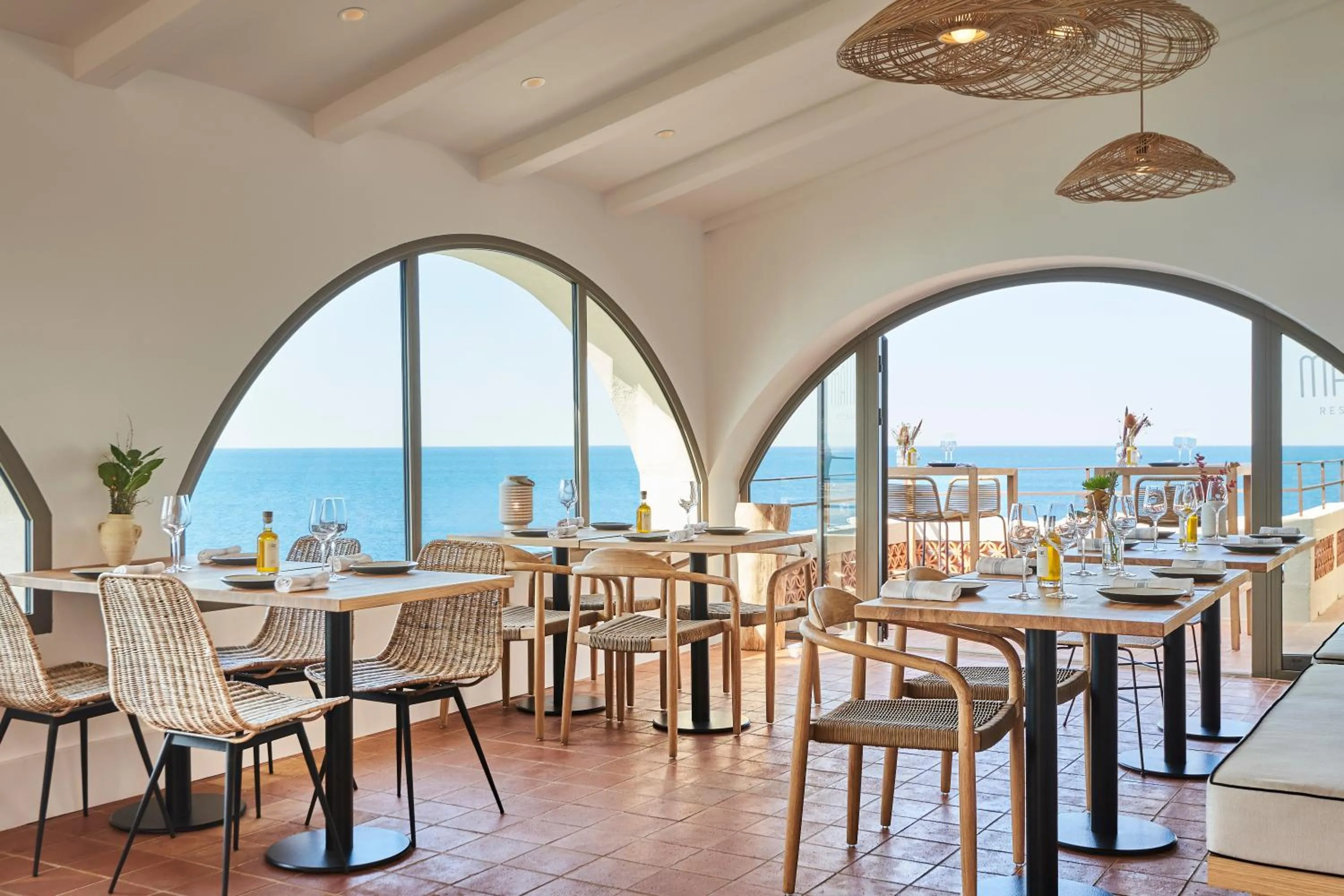 Restaurant/places to eat in Les Roches Brunes