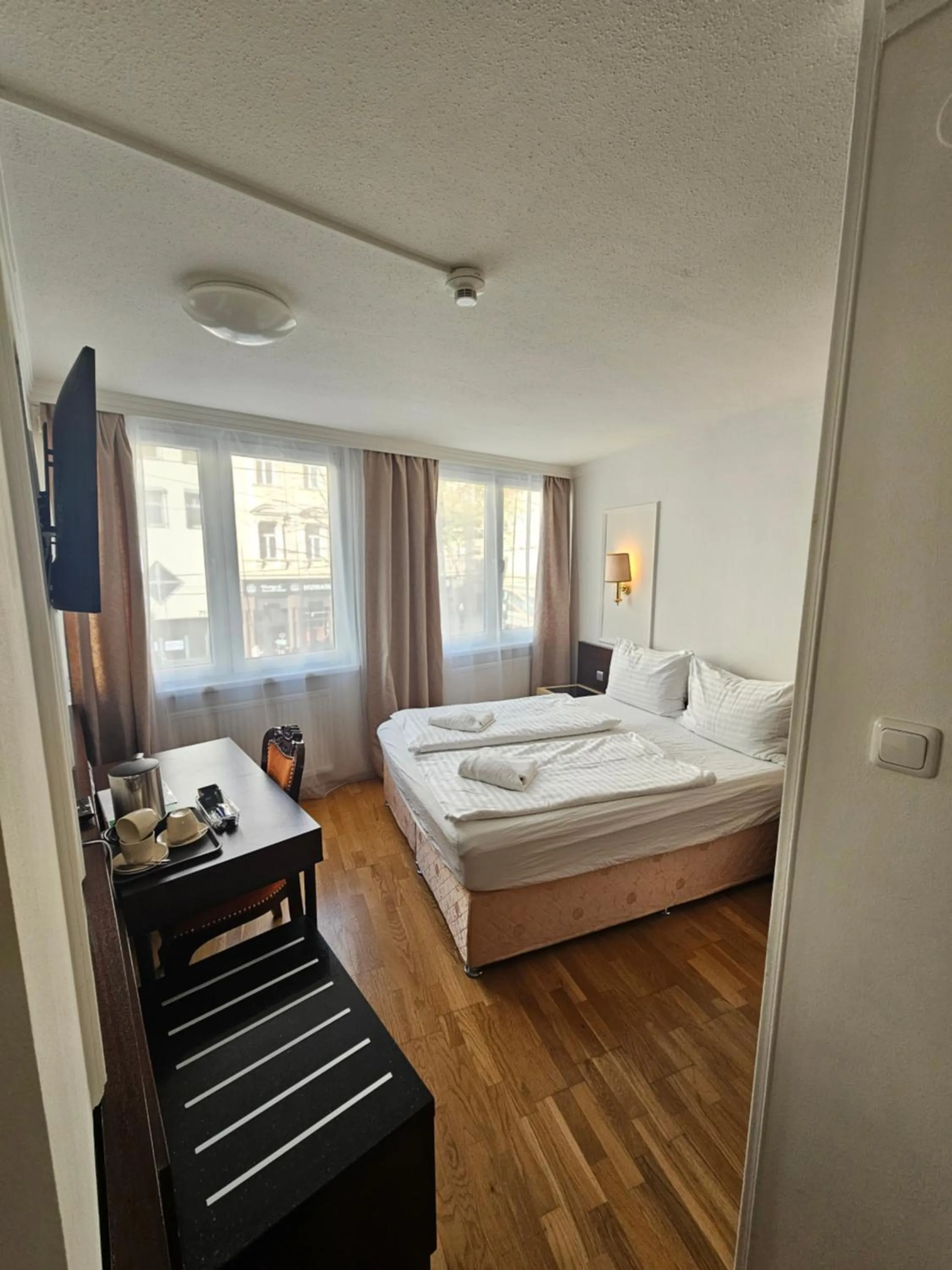 Photo of the whole room, Bed in Hotel Attaché l contactless check-in