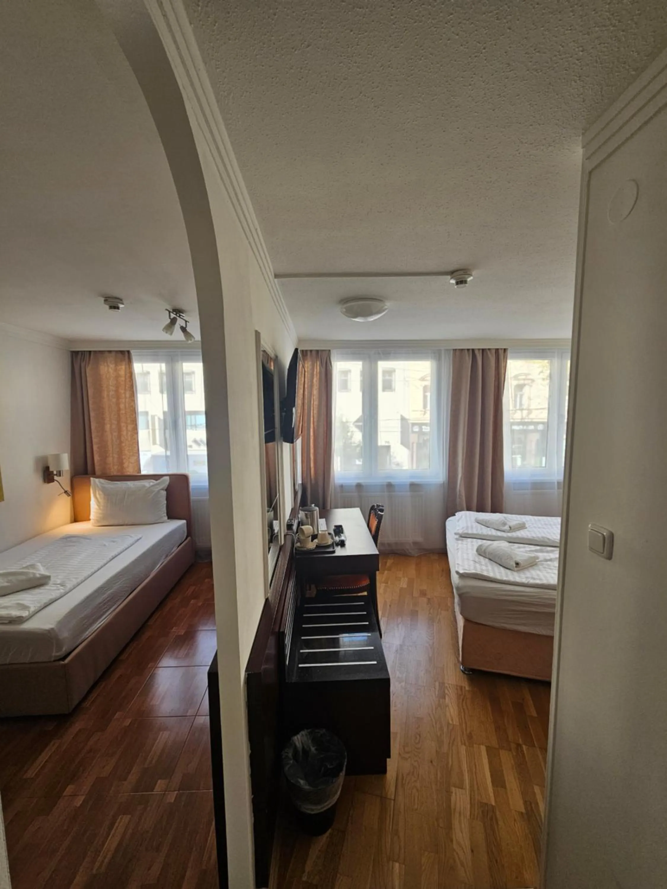 Photo of the whole room, Bed in Hotel Attaché l contactless check-in