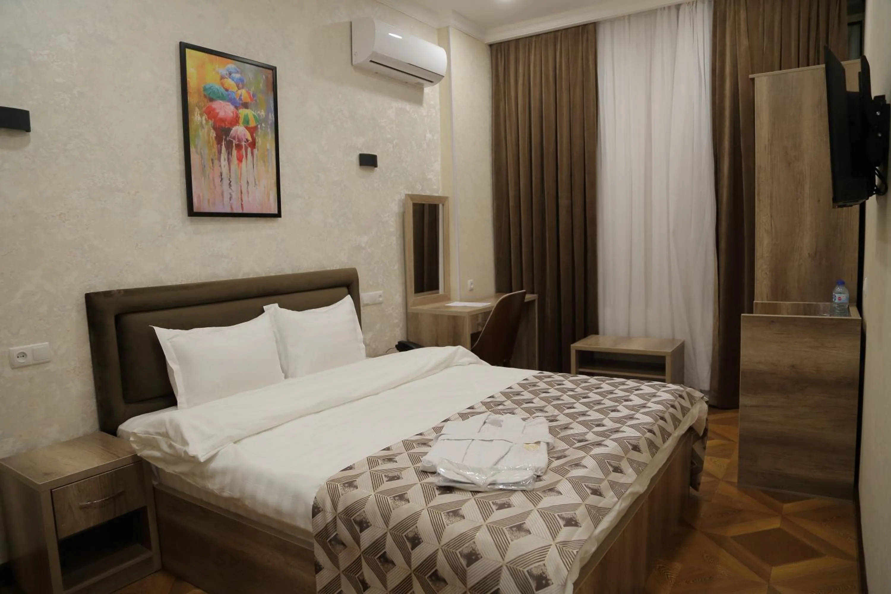 Photo of the whole room, Bed in Hotel 1946