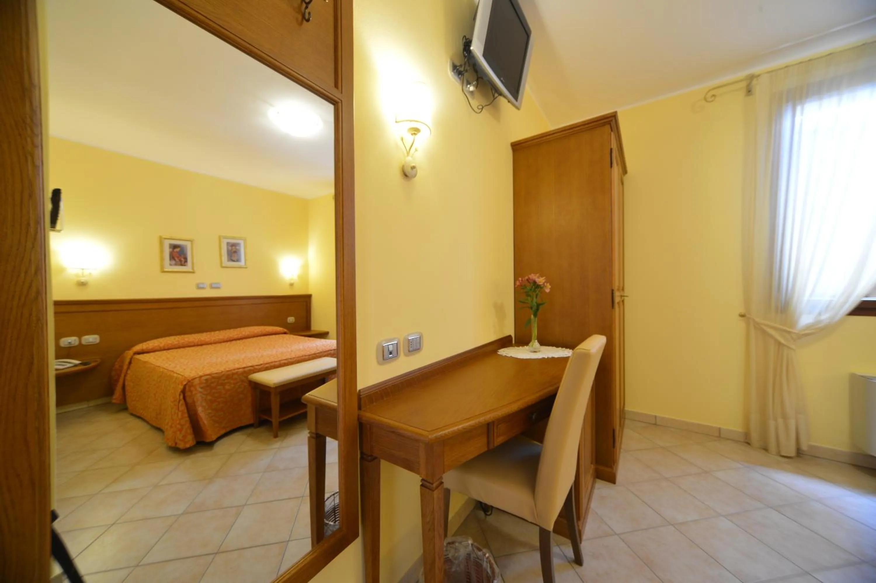 TV and multimedia, Bed in Hotel Tre Torri