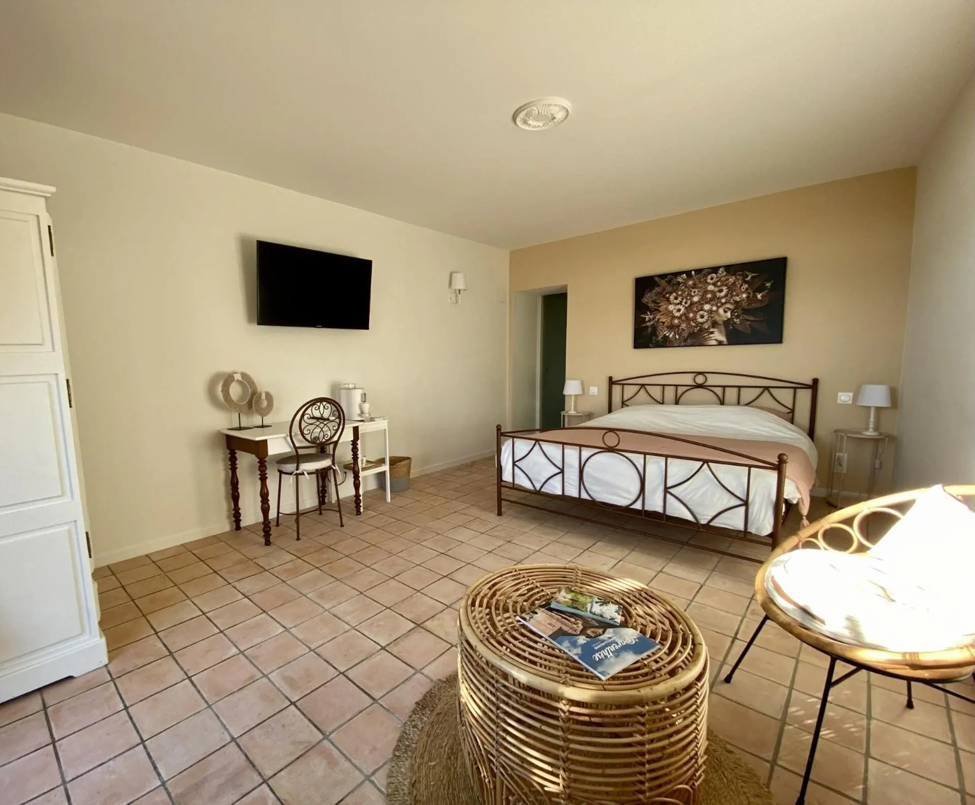 Bedroom, Bed in Aux Coteaux d'Aussac