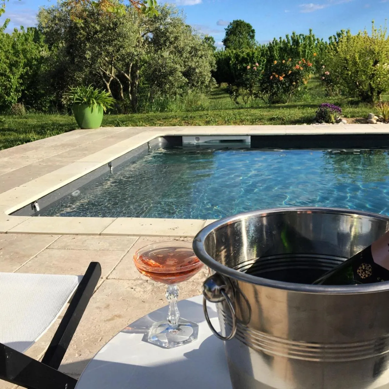 Pool view in Aux Coteaux d'Aussac