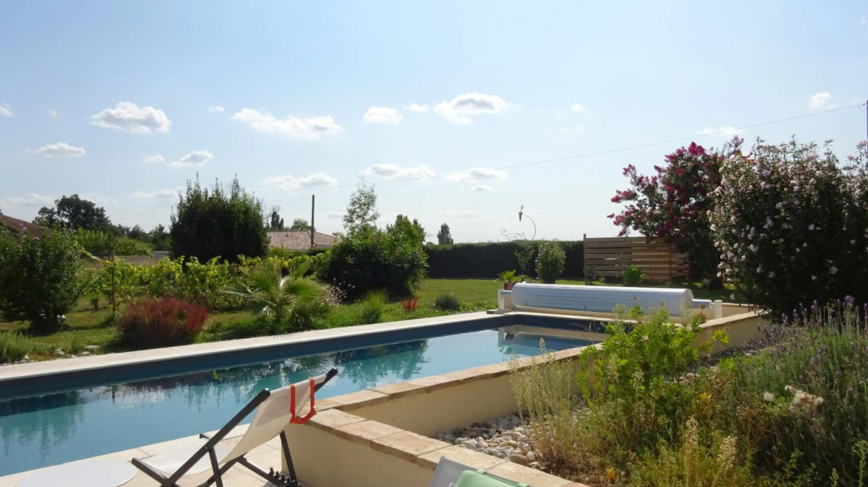 Pool view in Aux Coteaux d'Aussac