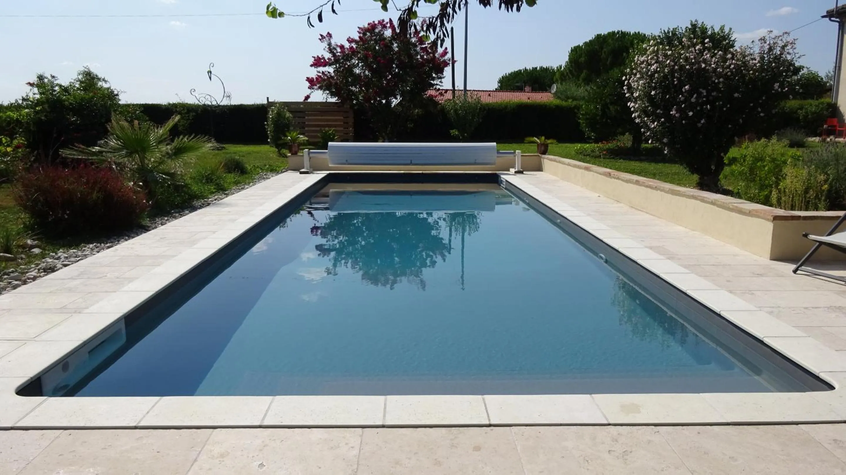 Pool view in Aux Coteaux d'Aussac