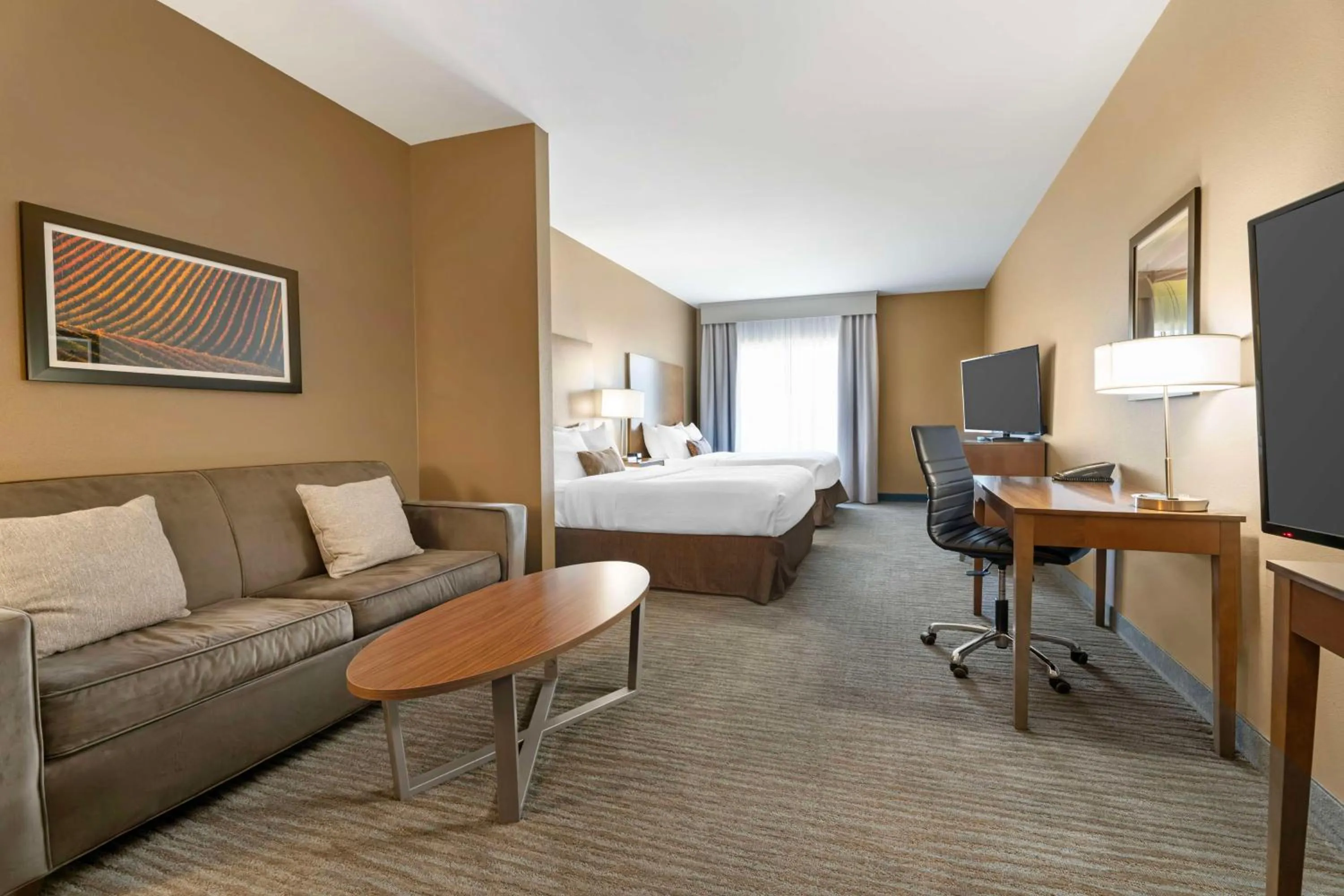 Photo of the whole room, Bed in Best Western Plus Jefferson