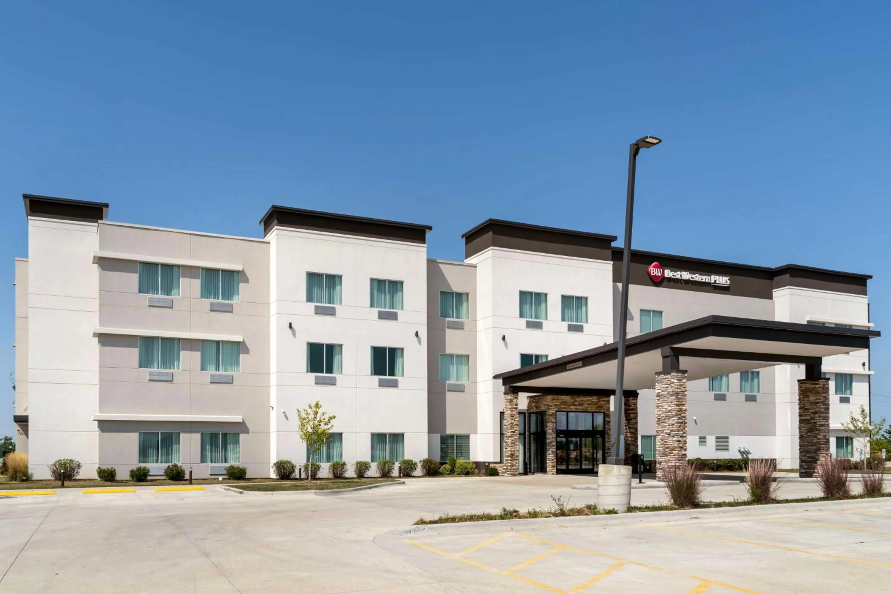 Property building in Best Western Plus Jefferson