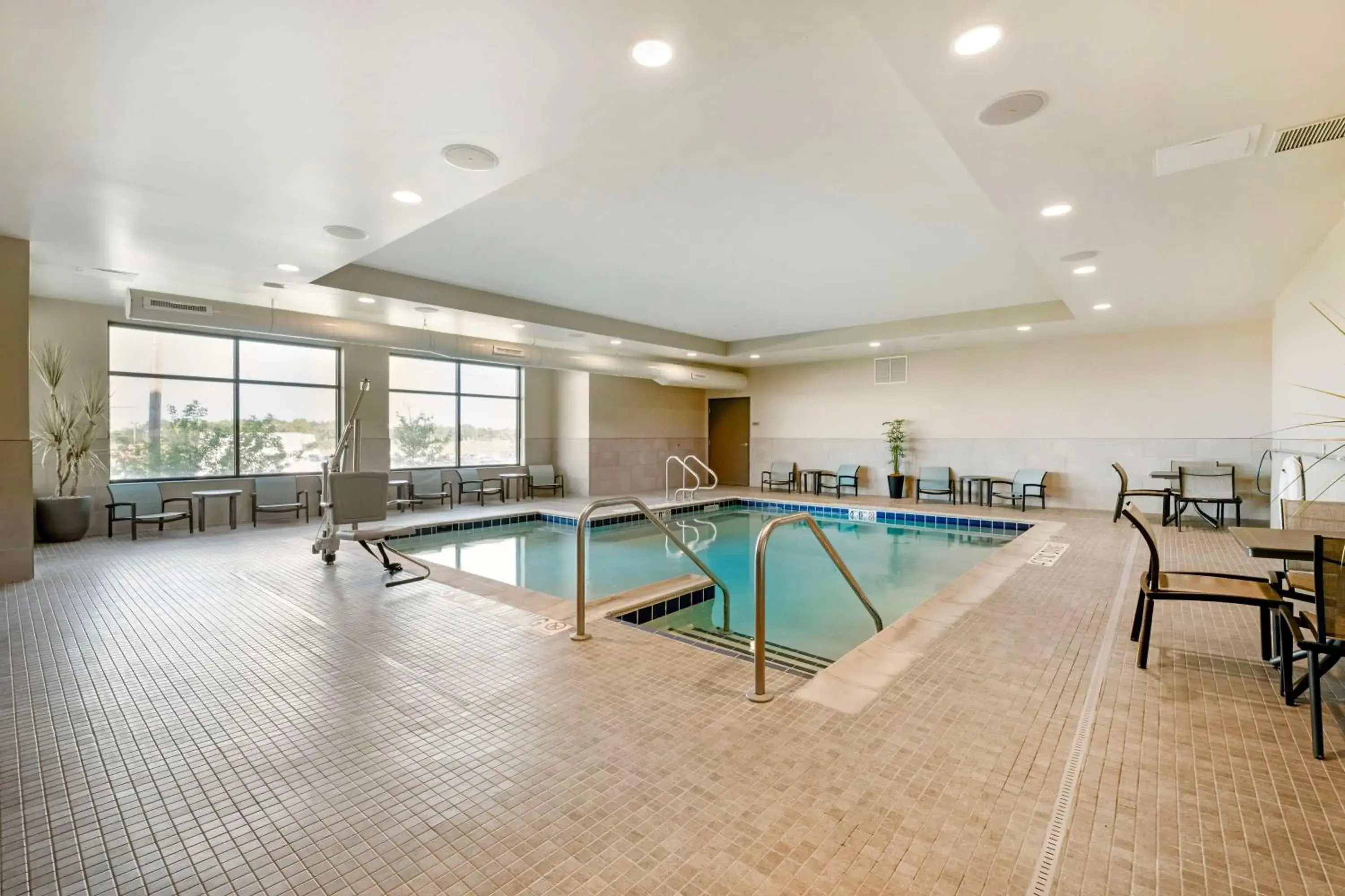 Pool view in Best Western Plus Jefferson Pool view in Best Western Plus Jefferson