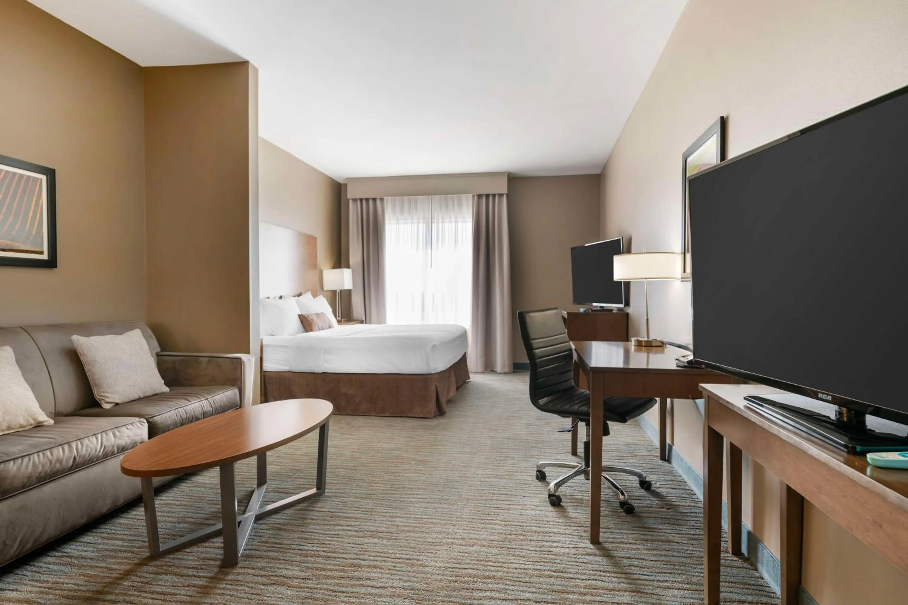 Photo of the whole room, Bed in Best Western Plus Jefferson