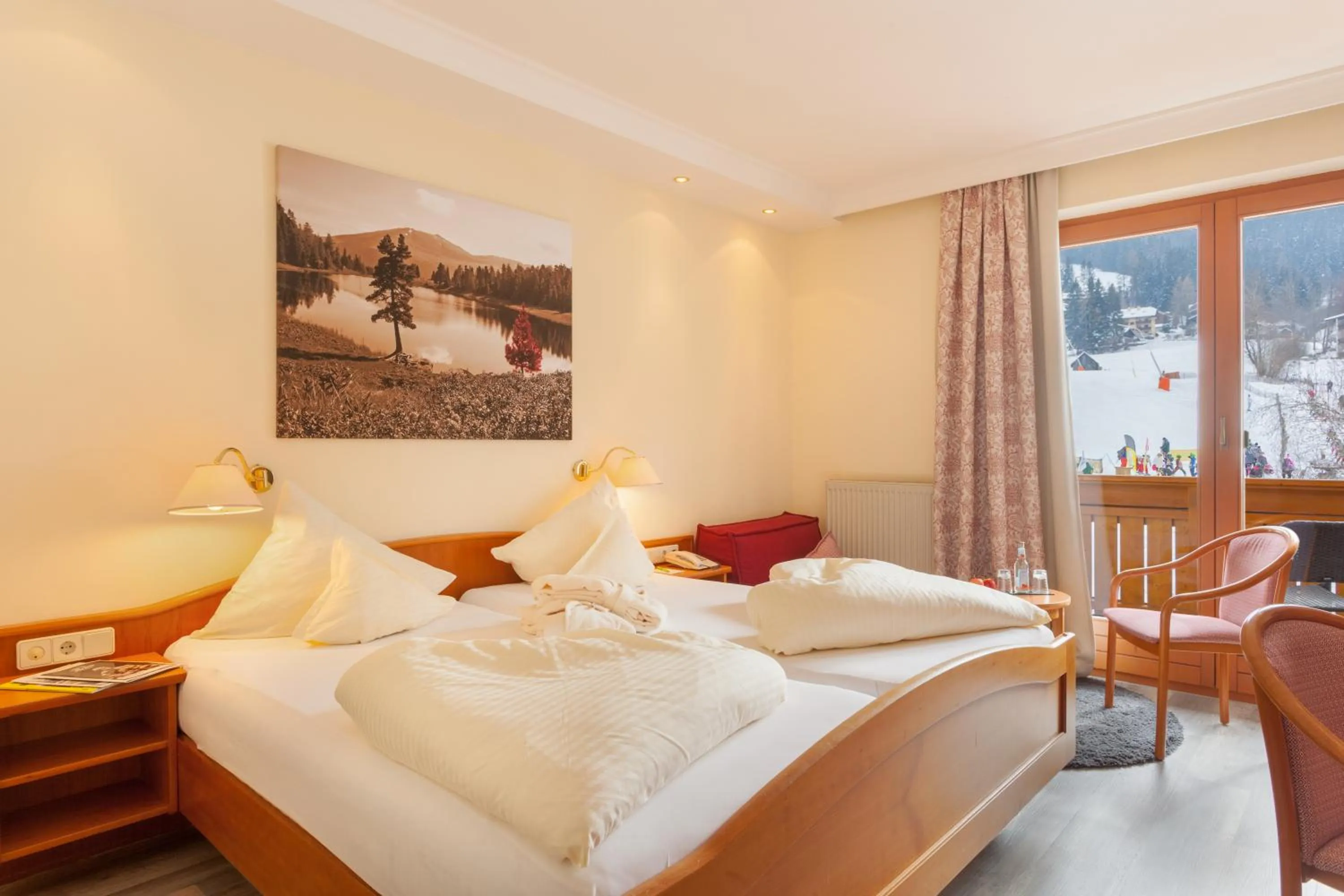 Photo of the whole room, Bed in Family & Sporthotel Kärntnerhof