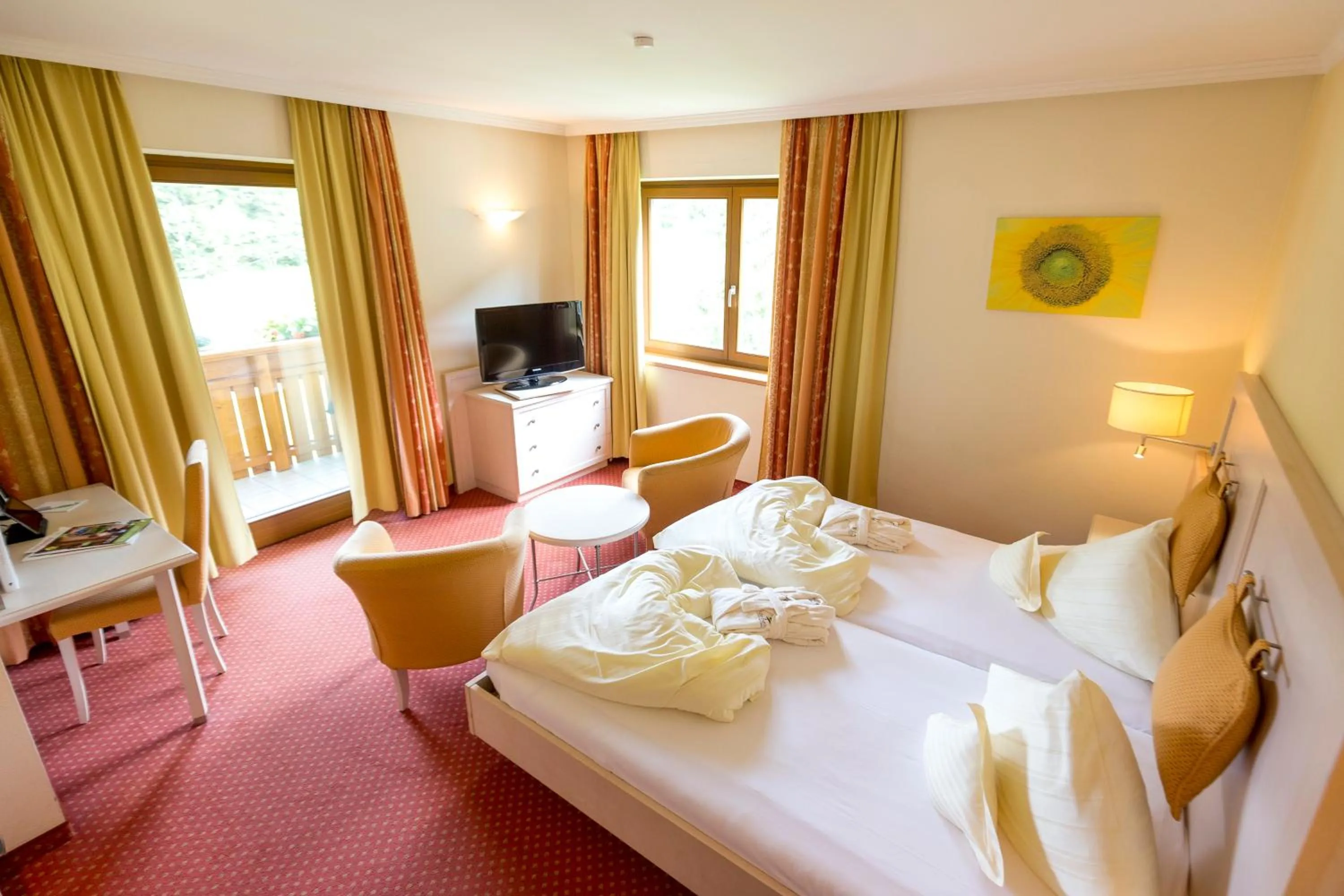 Photo of the whole room, Bed in Family & Sporthotel Kärntnerhof