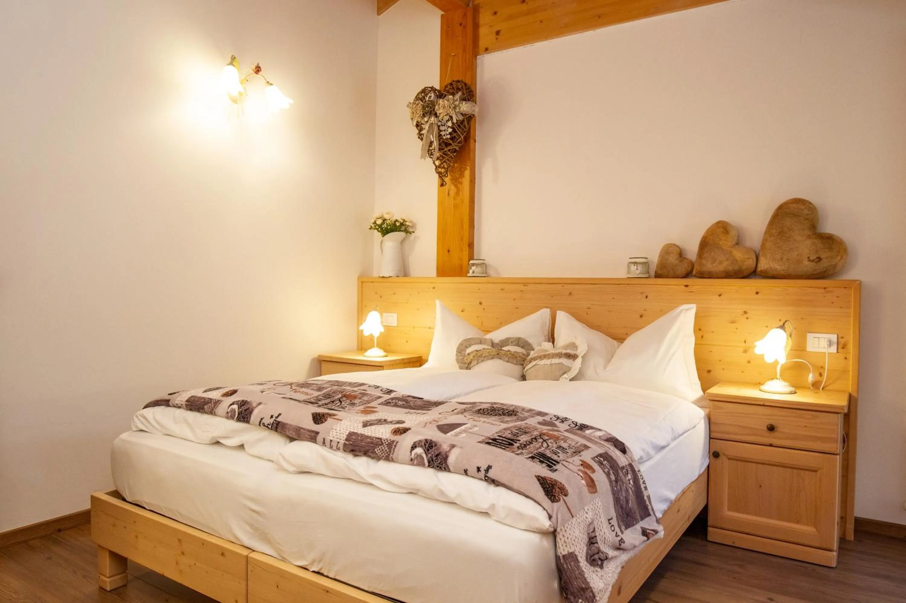 Photo of the whole room, Bed in Hotel Chalet Giasenei