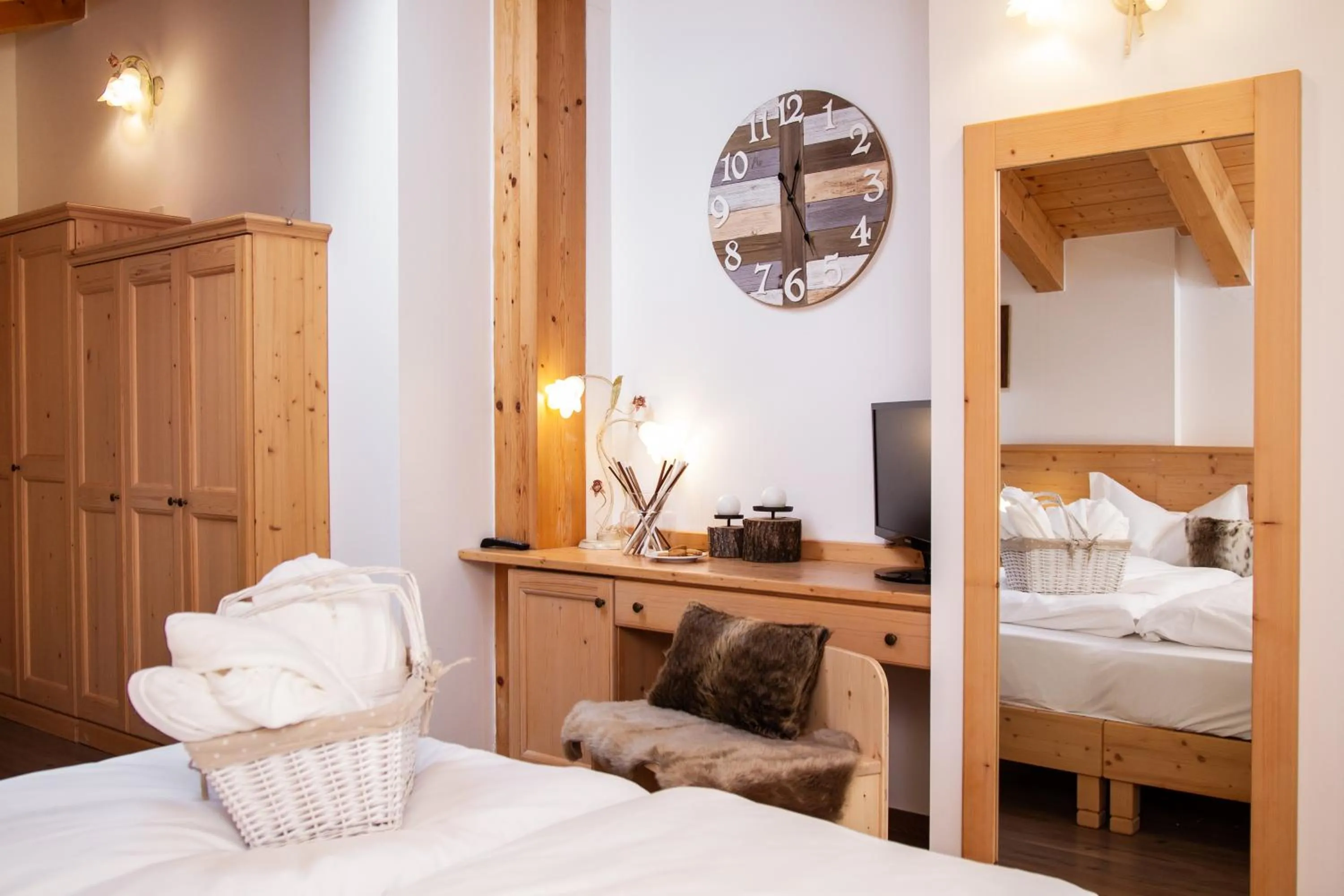 Photo of the whole room, Bed in Hotel Chalet Giasenei