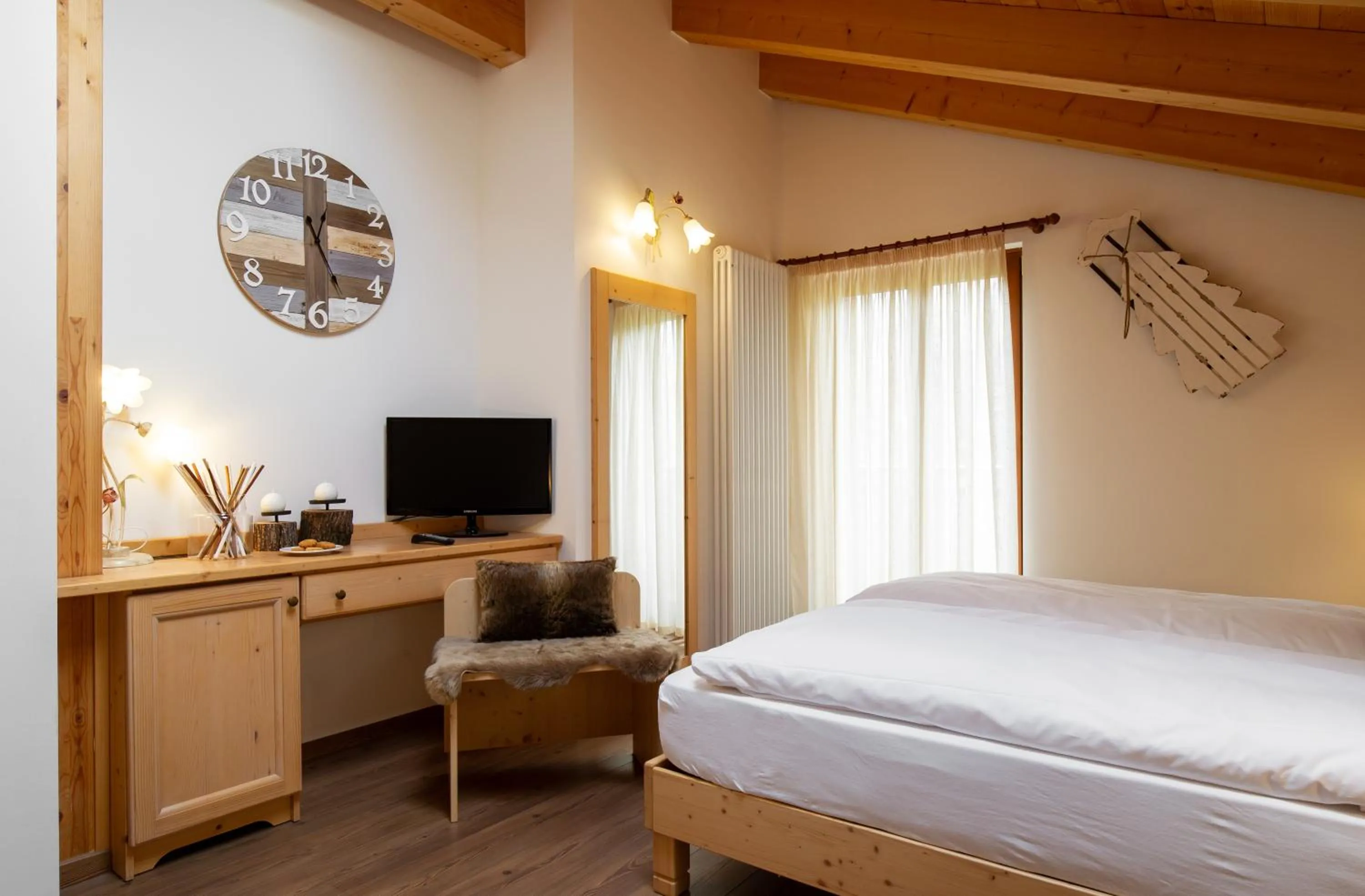Photo of the whole room, Bed in Hotel Chalet Giasenei