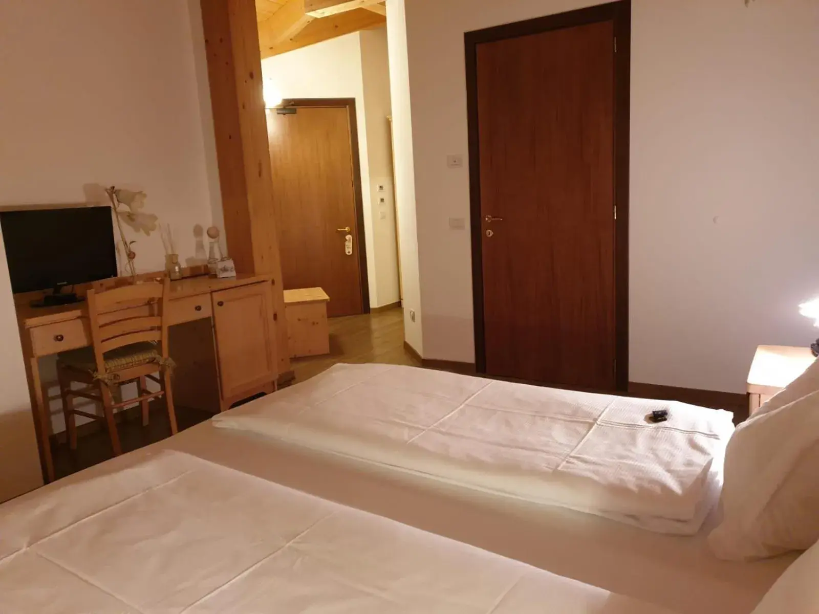 Photo of the whole room, Bed in Hotel Chalet Giasenei Photo of the whole room, Bed in Hotel Chalet Giasenei