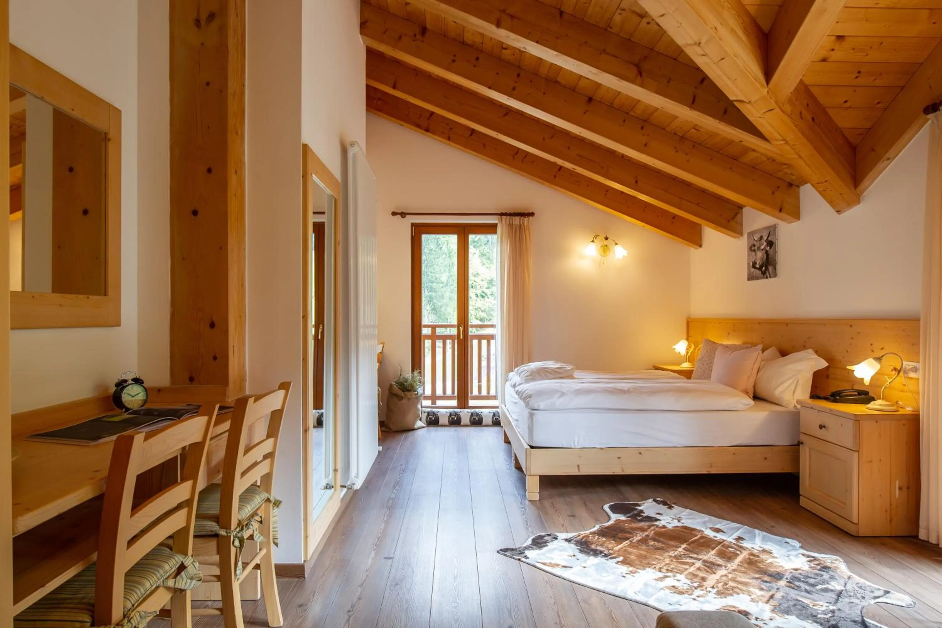 Photo of the whole room, Bed in Hotel Chalet Giasenei