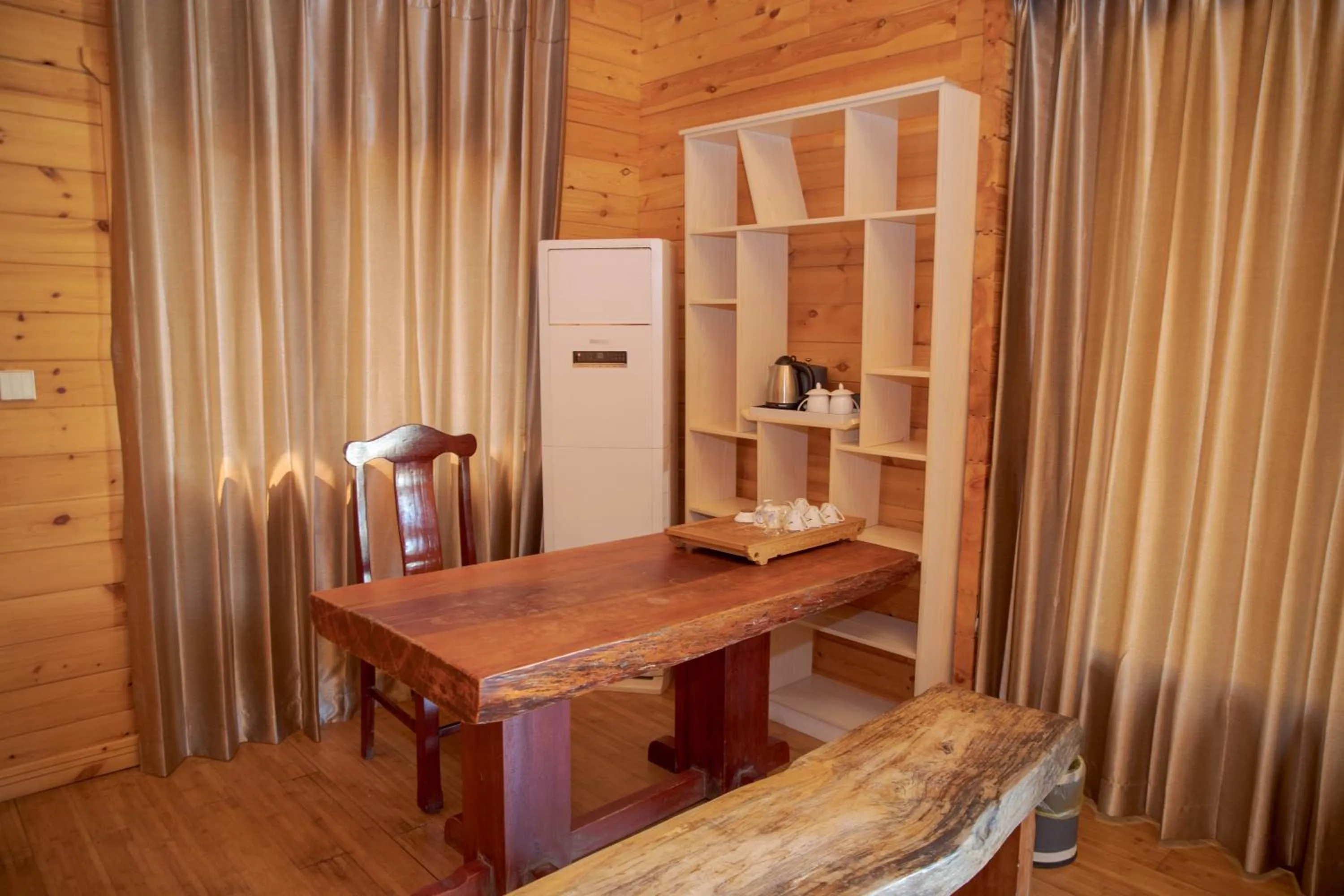 Photo of the whole room in Dansavanh Namngum Resort